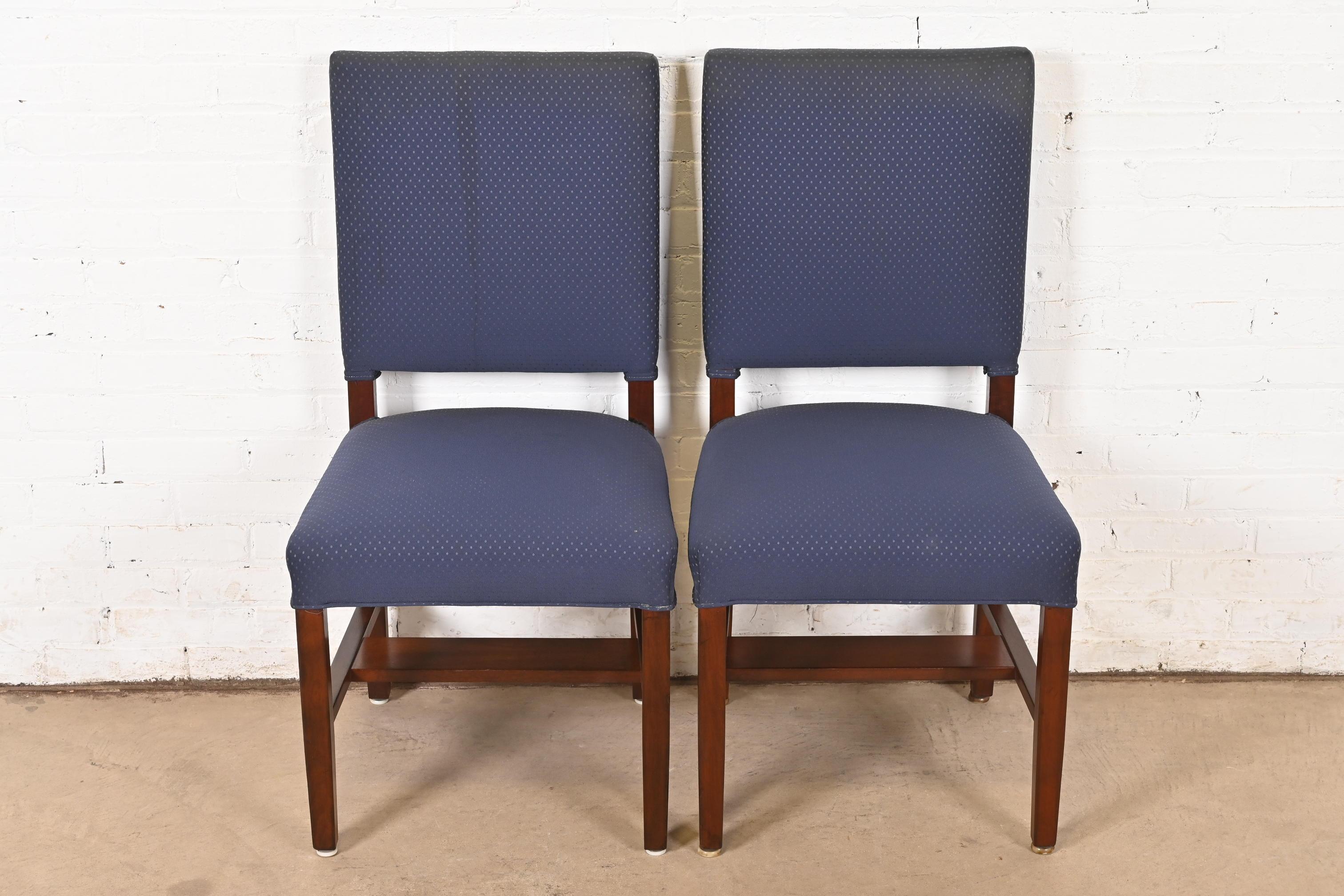 Tobey Furniture - Paire de chaises de salle à manger rembourrées en acajou, style Arts and Crafts ancien Bon état - En vente à South Bend, IN