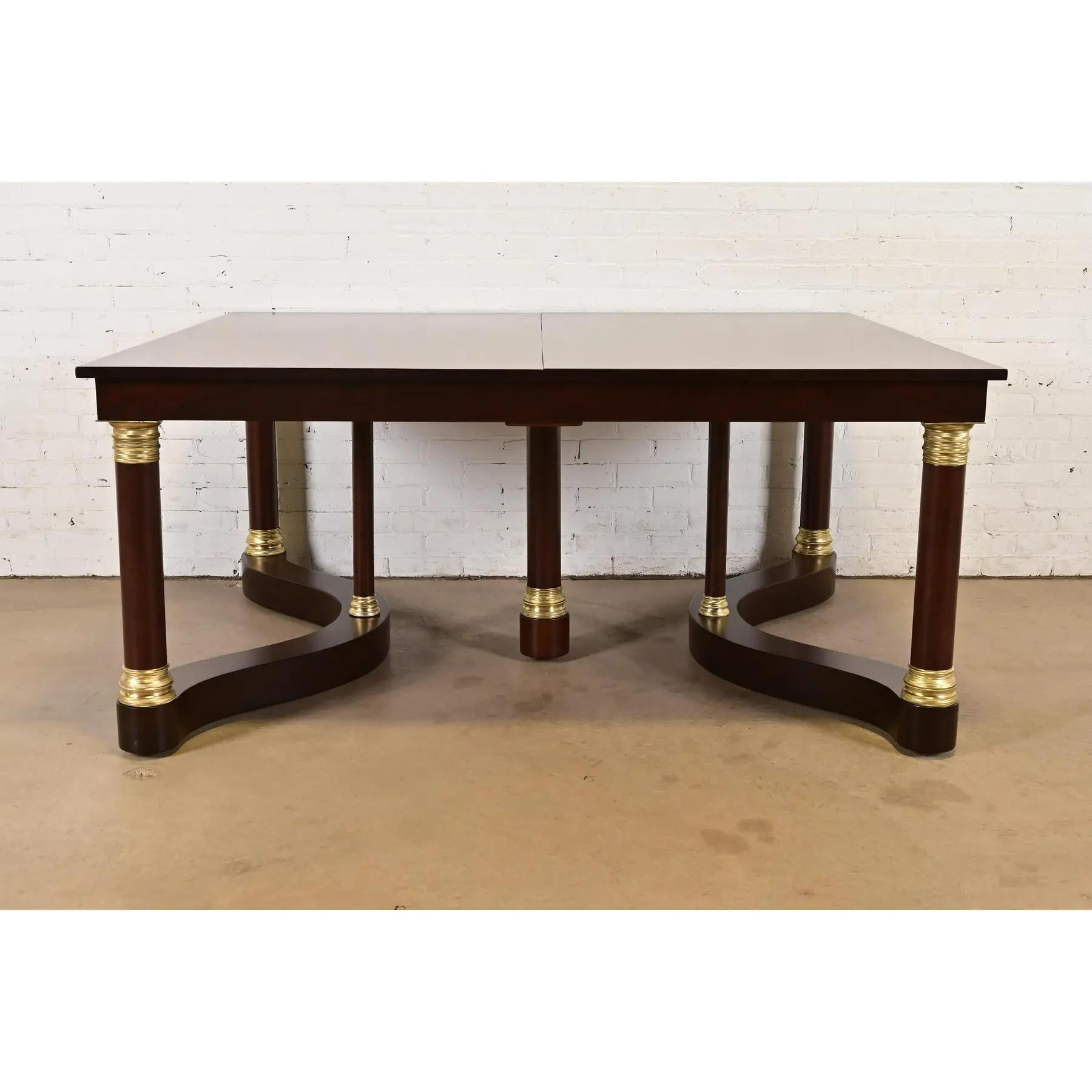 Tobey Furniture Monumental Antique French Empire Mahagoni und Messing Esstisch (amerikanisch) im Angebot