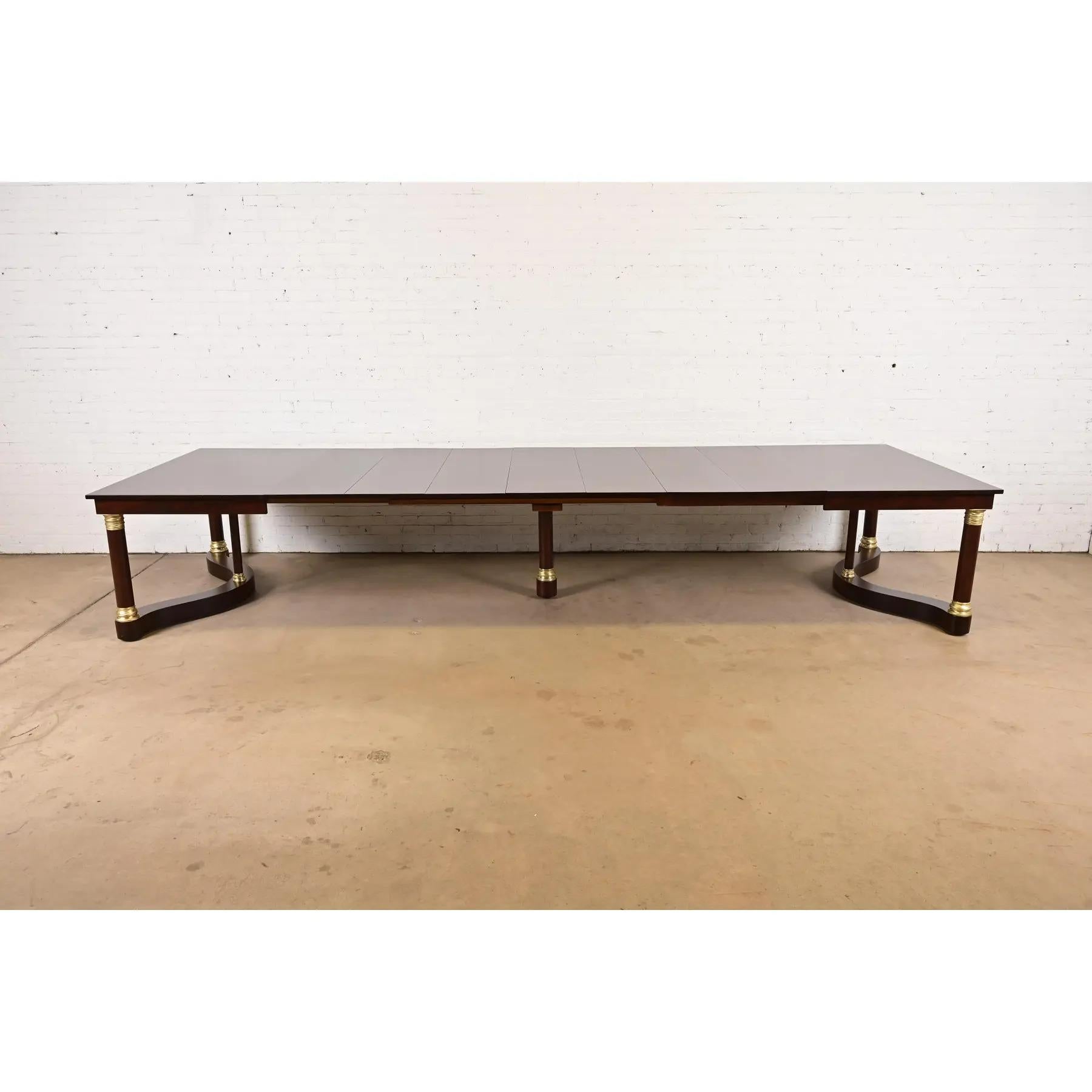 Tobey Furniture Monumental Antique French Empire Mahagoni und Messing Esstisch im Angebot 3