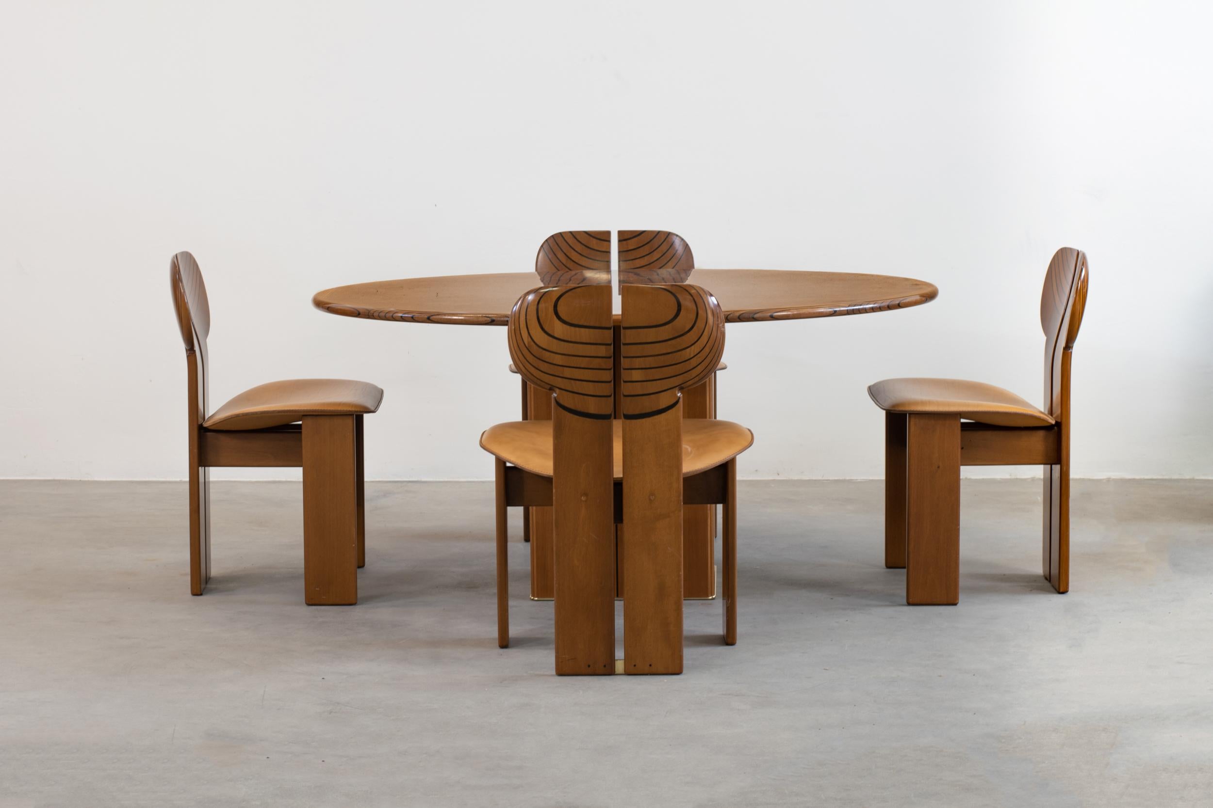 Beautiful dining room set composed of four chairs and a round table, model Africa from Artona collections by Maxalto.
Original design by Afra and Tobia Scarpa in the 1970s.
Dimensions: H 78.5 x 56 x 46 cm (each chairs), H 70 x 145 cm (table).