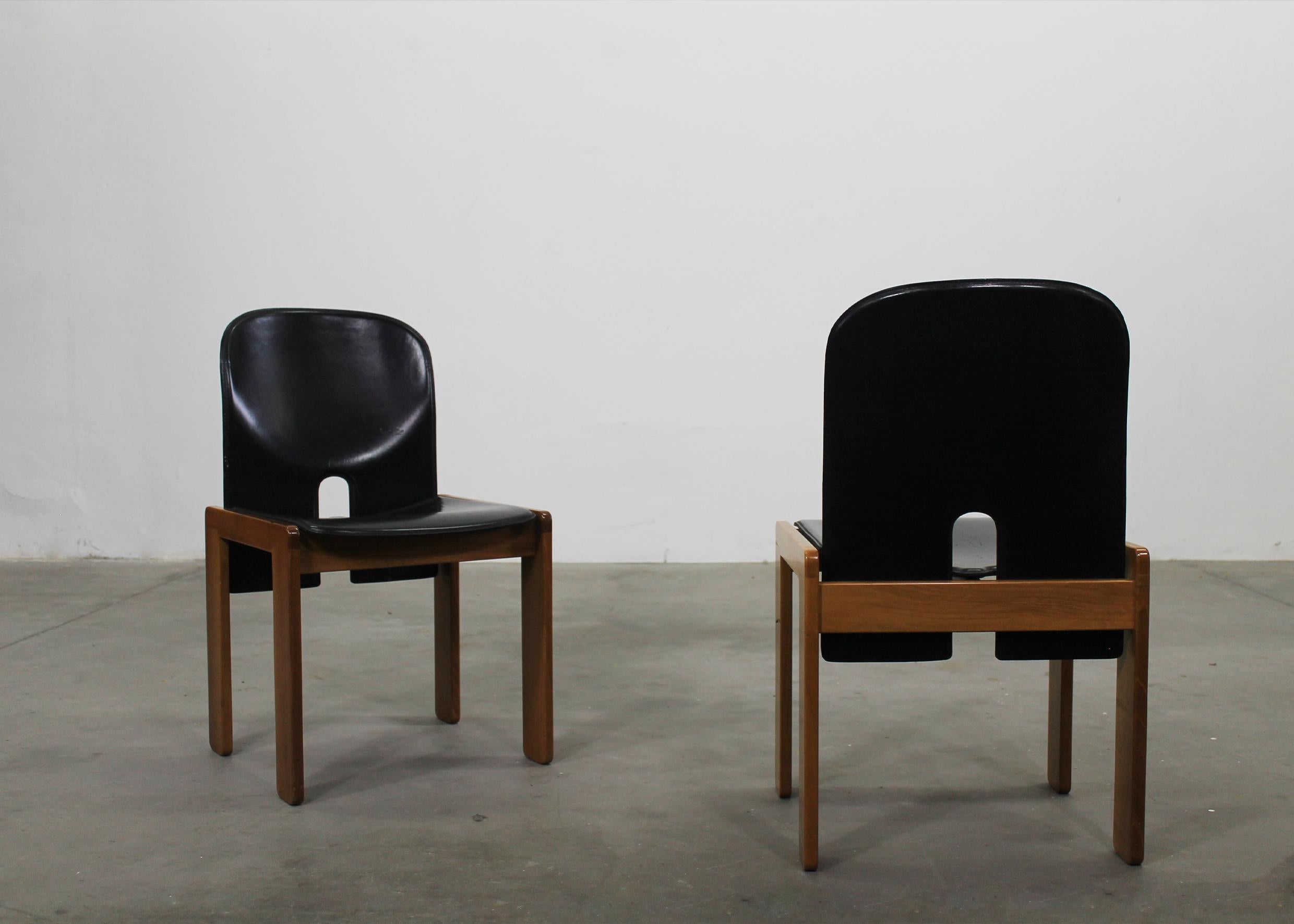 Tobia & Tobia Scarpa Set di otto sedie 121 in pelle nera di Cassina 1970ca. In condizioni buone in vendita a Montecatini Terme, IT