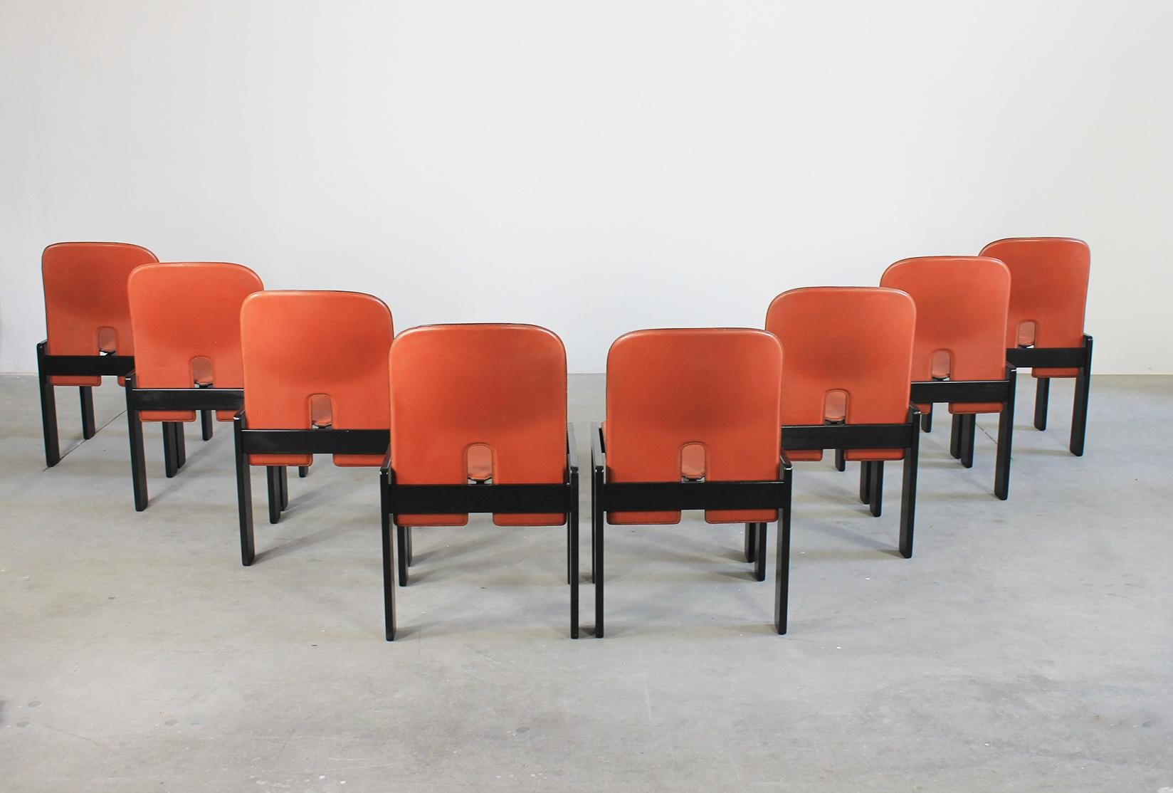 Lacquered Tobia & Afra Scarpa Set of Eight 121 Chairs in Wood and Leather by Cassina 1965 For Sale