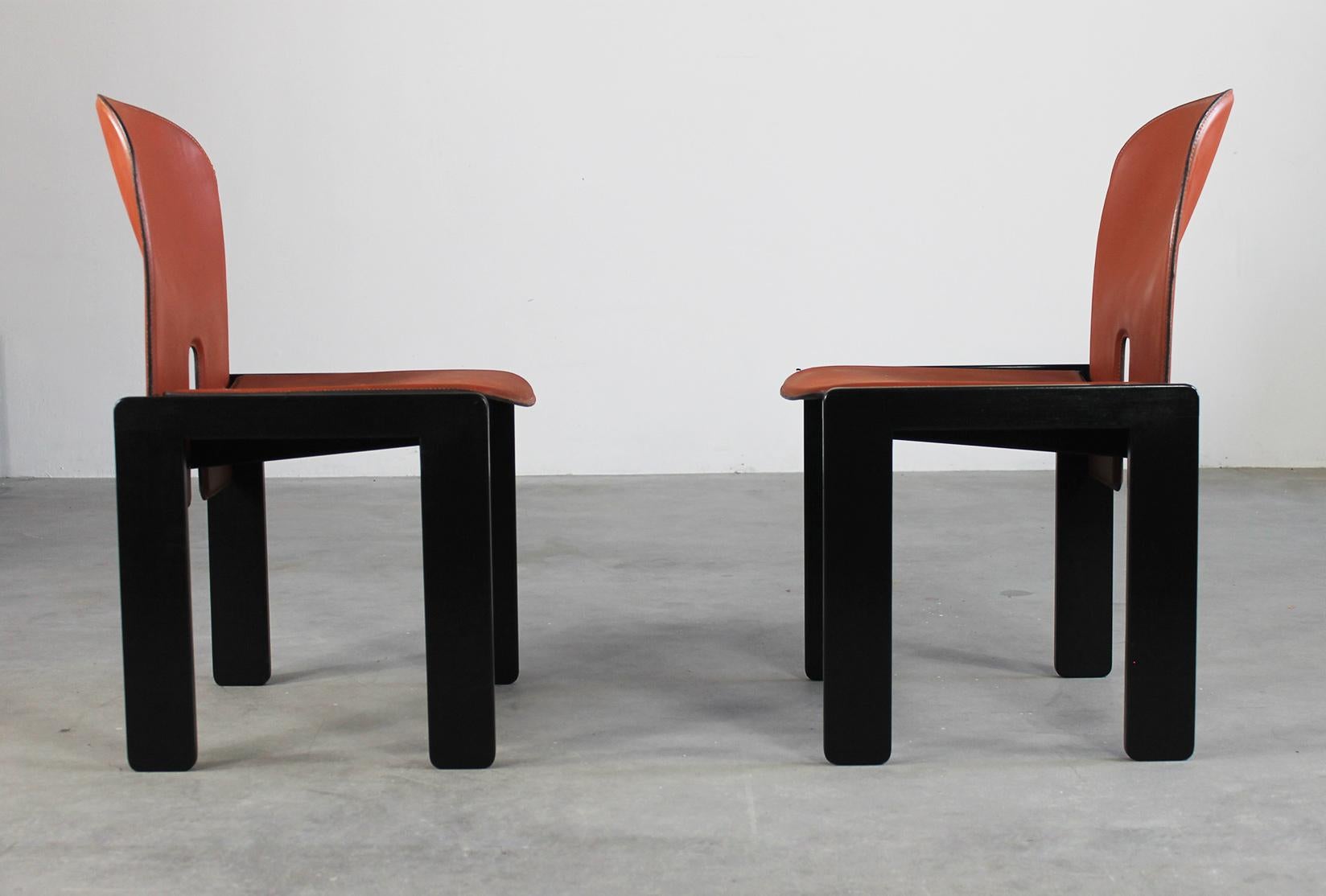 Tobia & Afra Scarpa Set of Eight 121 Chairs in Wood and Leather by Cassina 1965 For Sale 1