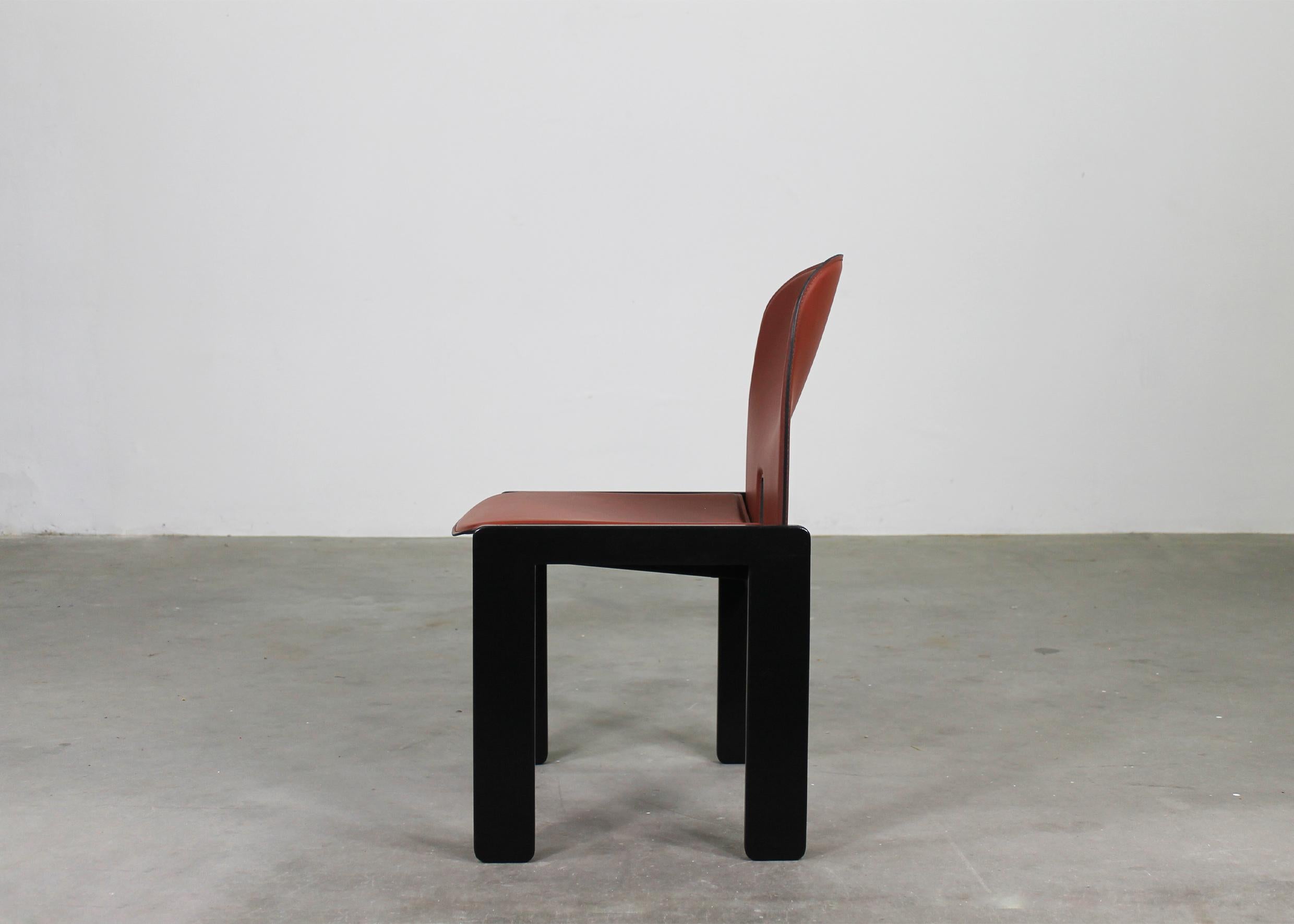 Tobia & Afra Scarpa ensemble de huit 121 chaises en bois et en cuir de Cassina 1970 en vente 3
