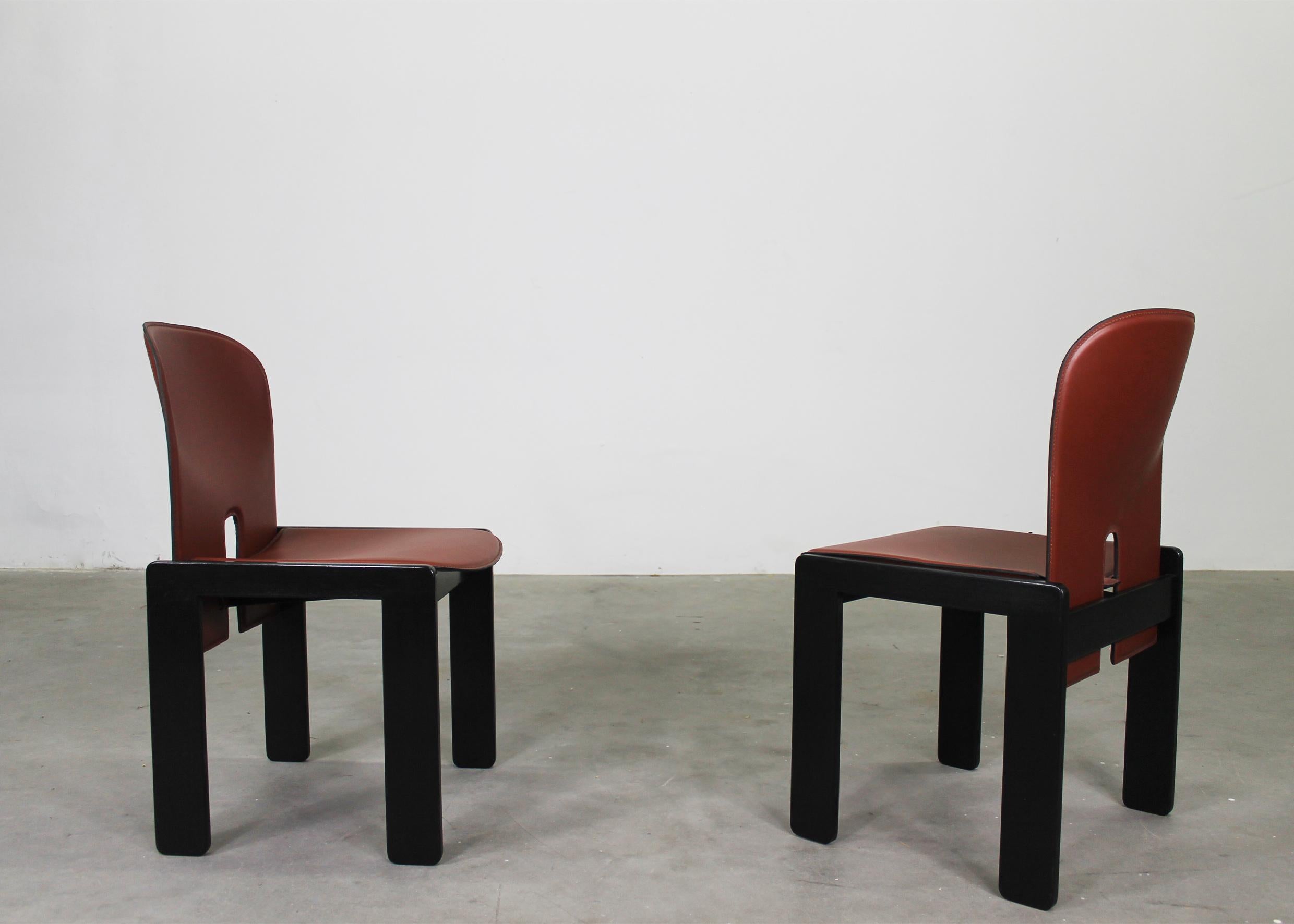 Cuir Tobia & Afra Scarpa ensemble de huit 121 chaises en bois et en cuir de Cassina 1970 en vente