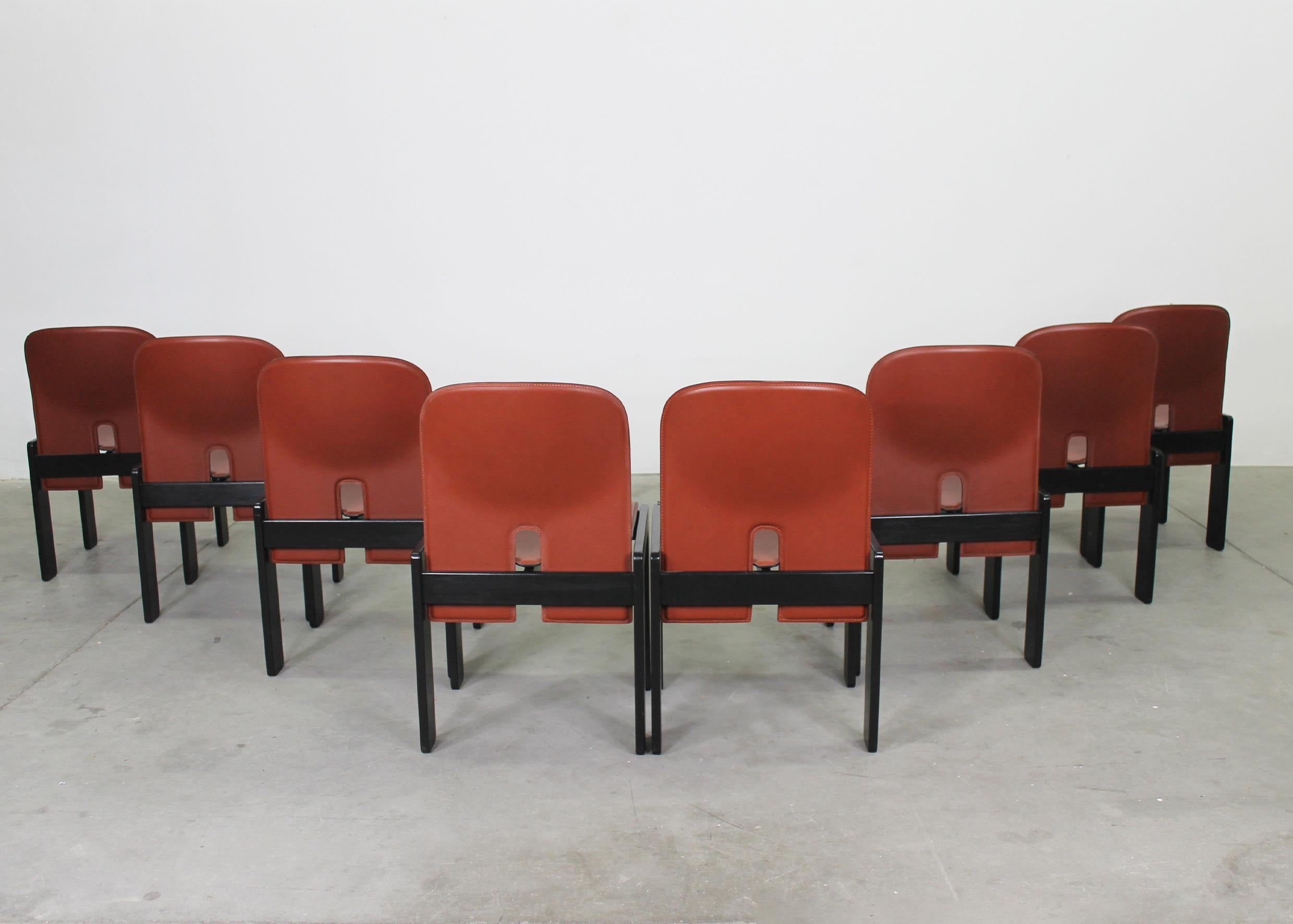 Tobia & Afra Scarpa ensemble de huit 121 chaises en bois et en cuir de Cassina 1970 Bon état - En vente à Montecatini Terme, IT