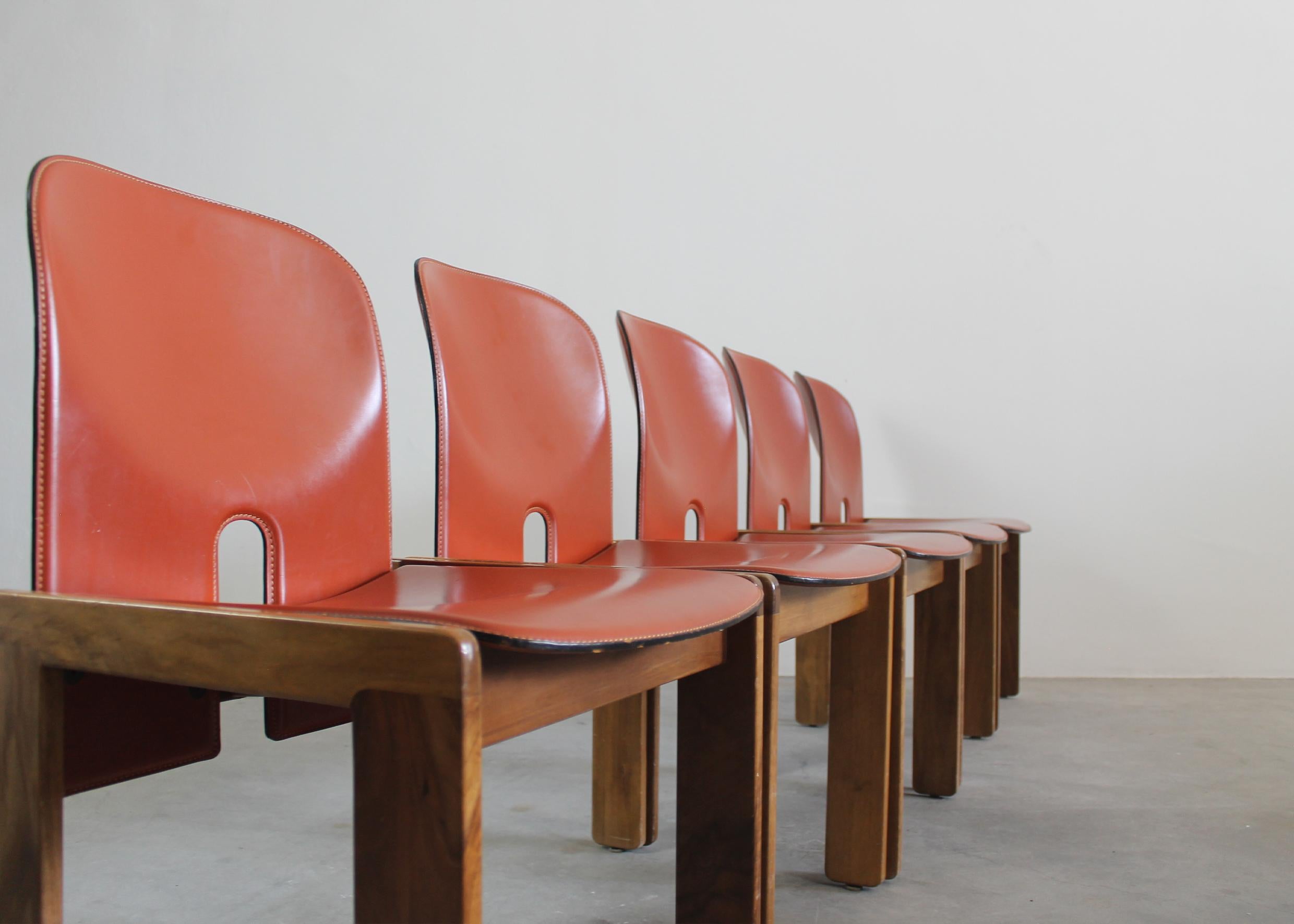 Italian Tobia & Afra Scarpa Set of Six 121 Chairs in Walnut and Leather by Cassina 1960s