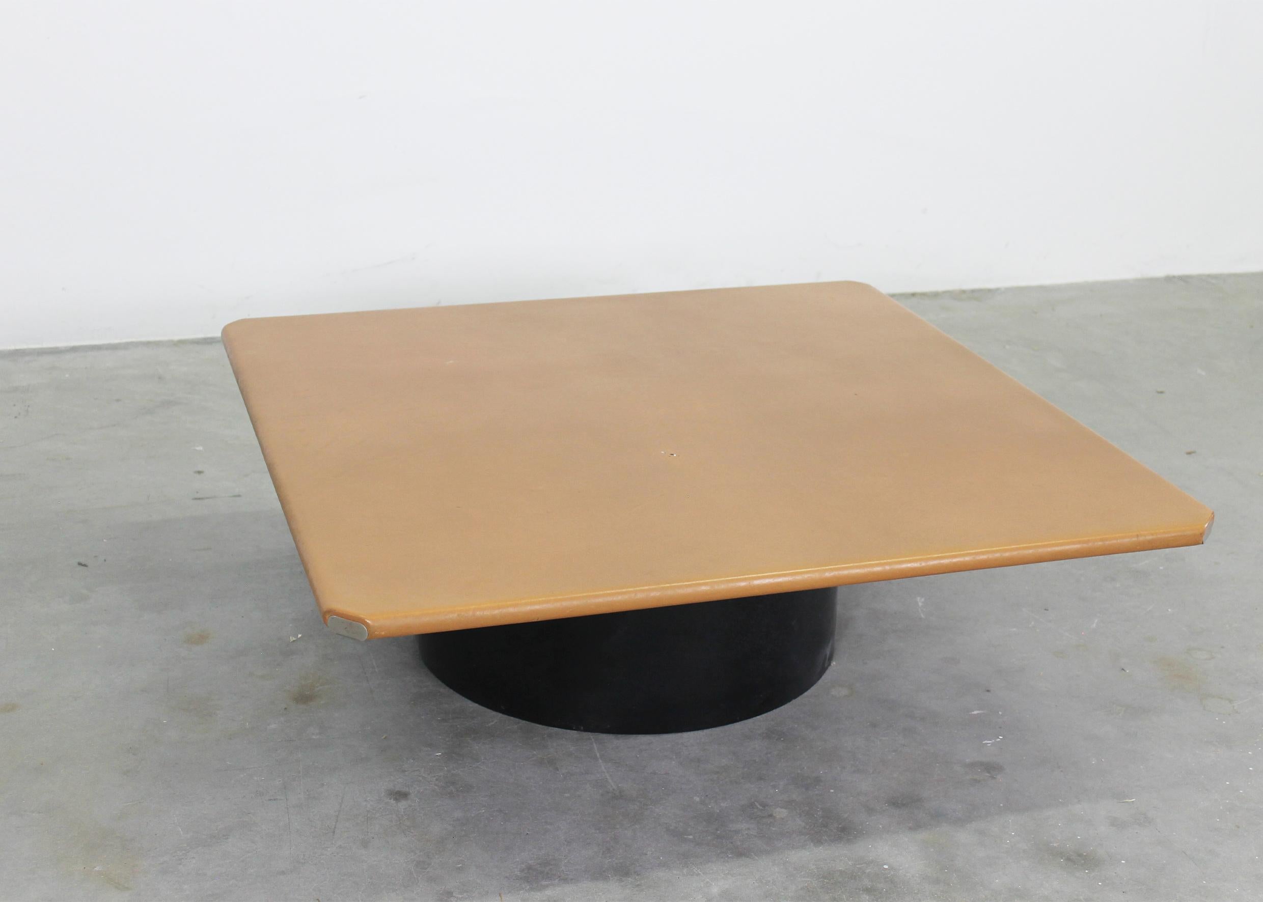 Mid-Century Modern Tobia & Afra Scarpa Tobio Low Square Table in Leather by B&B Italia 1970s For Sale