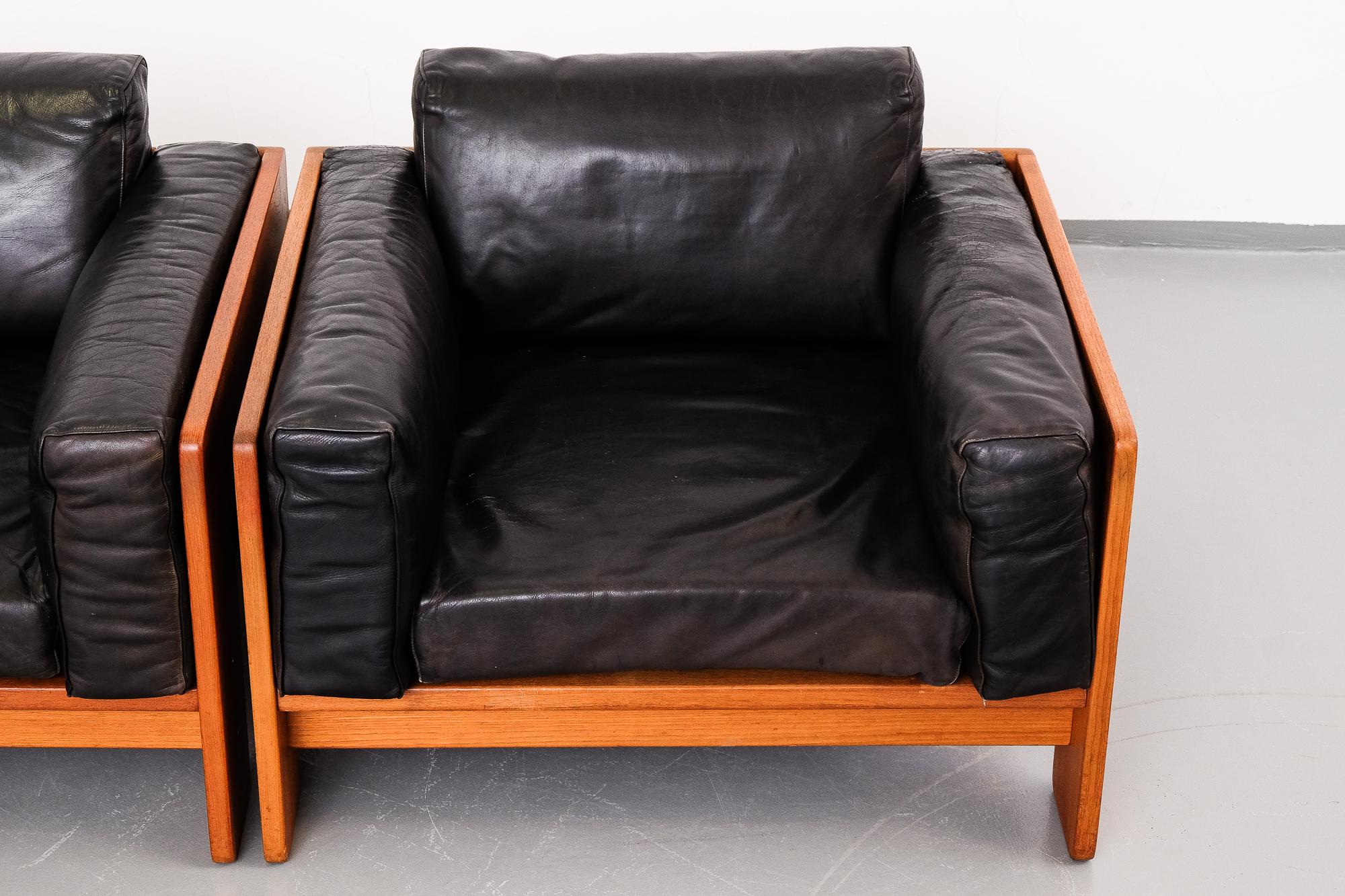 Tobia Scarpa 'Bastiano' Lounge Chairs in Teak and Black Leather 10