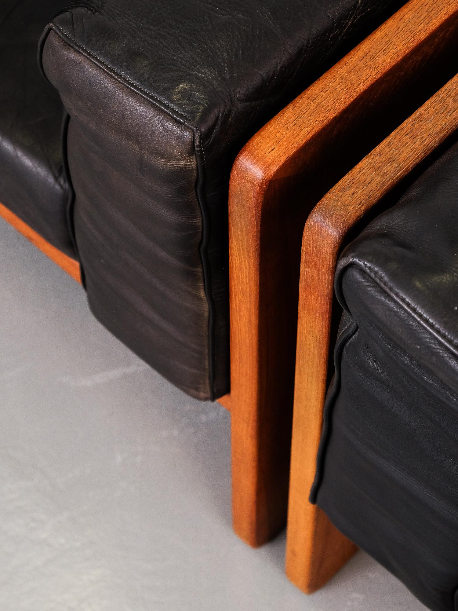 Tobia Scarpa 'Bastiano' Lounge Chairs in Teak and Black Leather 12