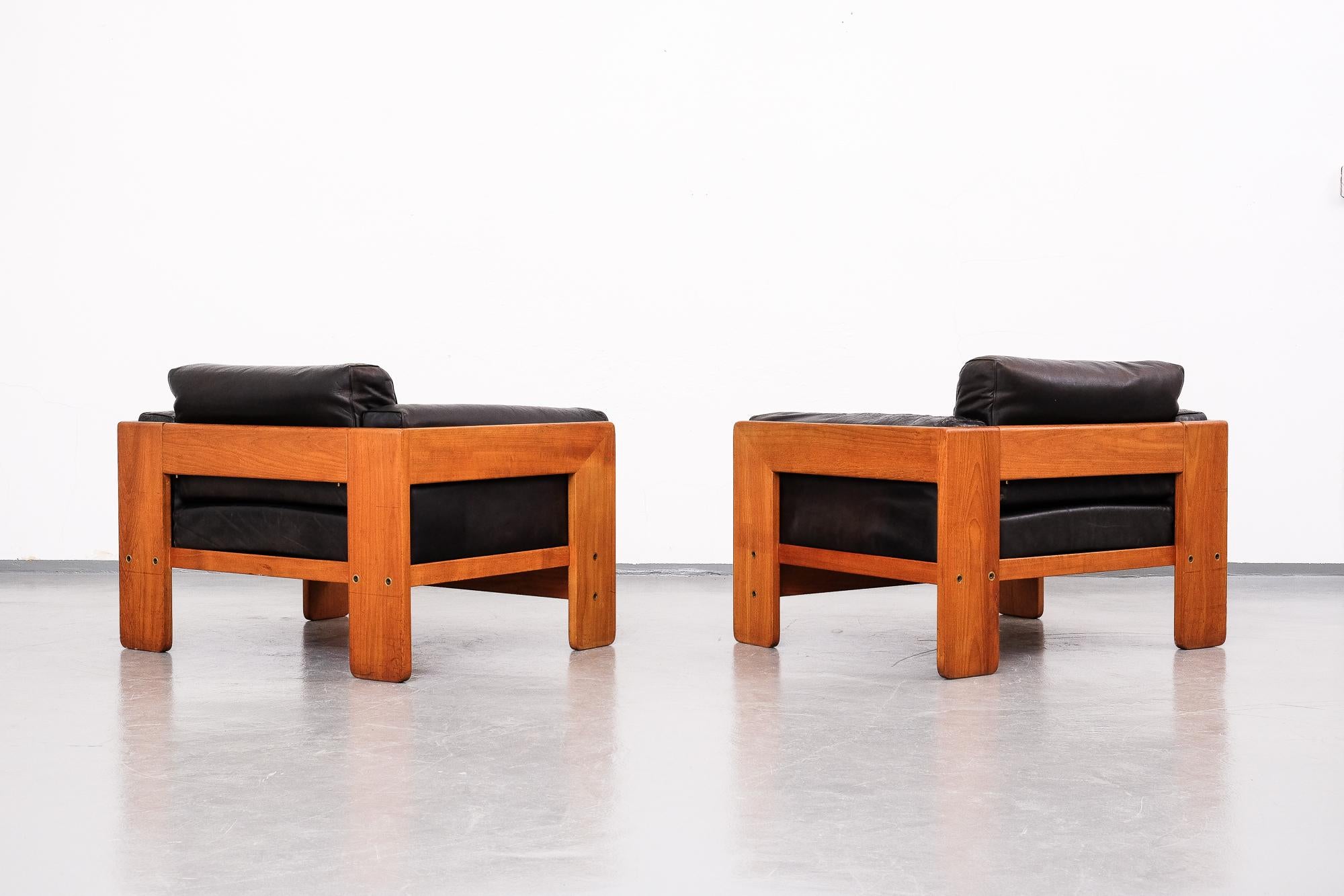 Italian Tobia Scarpa 'Bastiano' Lounge Chairs in Teak and Black Leather