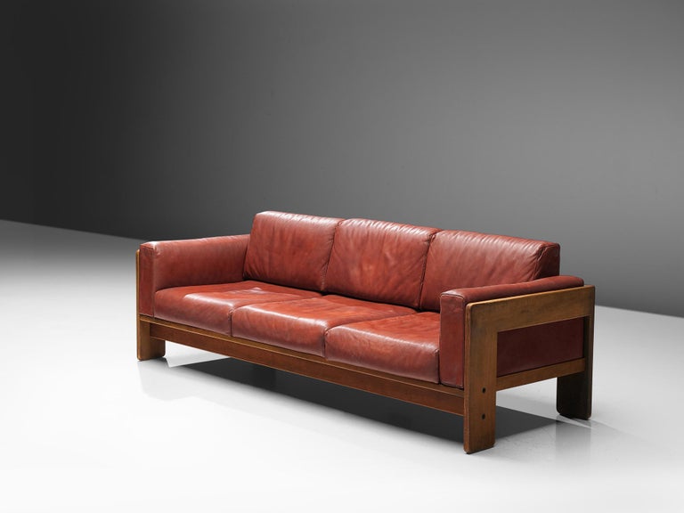 Tobia Scarpa for Knoll, 'Bastiano' sofa, leather and walnut, Italy, design 1960, manufactured between 1969-1970s.

Beautiful Bastiano sofa made with a walnut frame and dark red leather cushions. Tobia Scarpa designed the Bastiano series for the