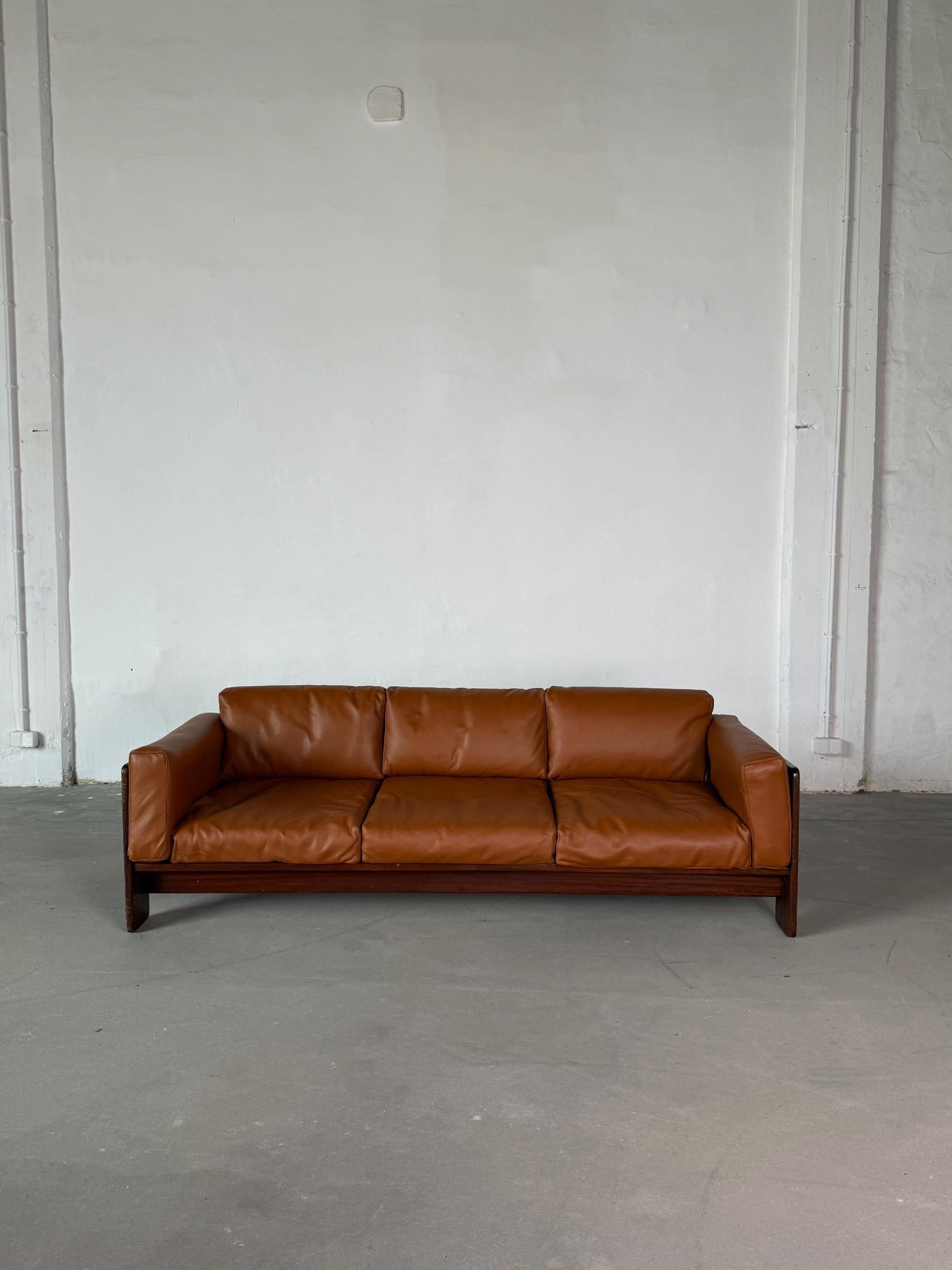 FREE LOCAL DELIVERY WITHIN NEW YORK CITY

This exceptional Bastiano sofa, designed by Tobia Scarpa for Gavina in the 1960s (later produced by Knoll), is a true icon of Italian modernist design. The piece has been fully restored and reupholstered in