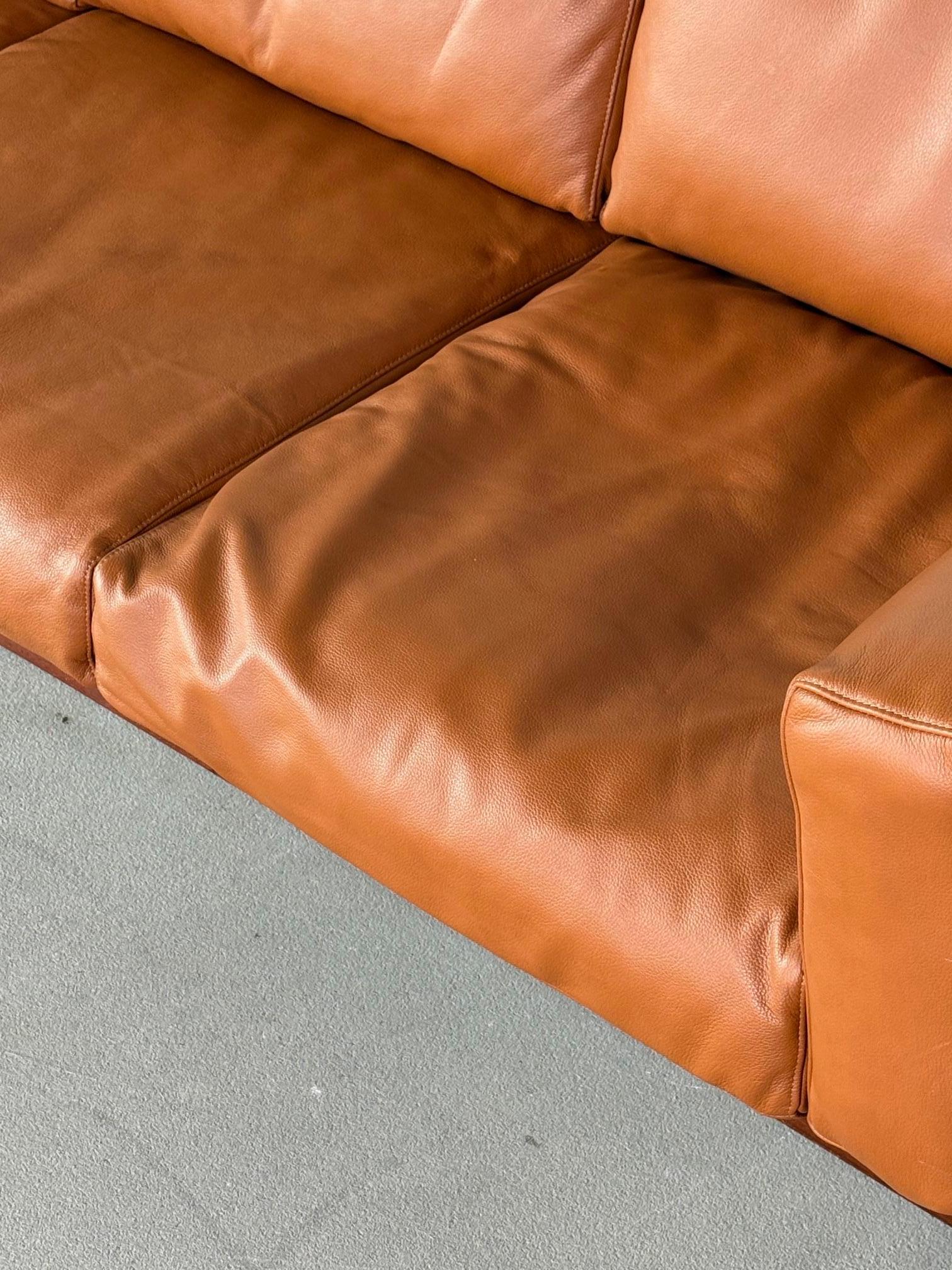 Tobia Scarpa “Bastiano” Three-Seater Sofa in Cognac Leather – Fully Restored For Sale 1