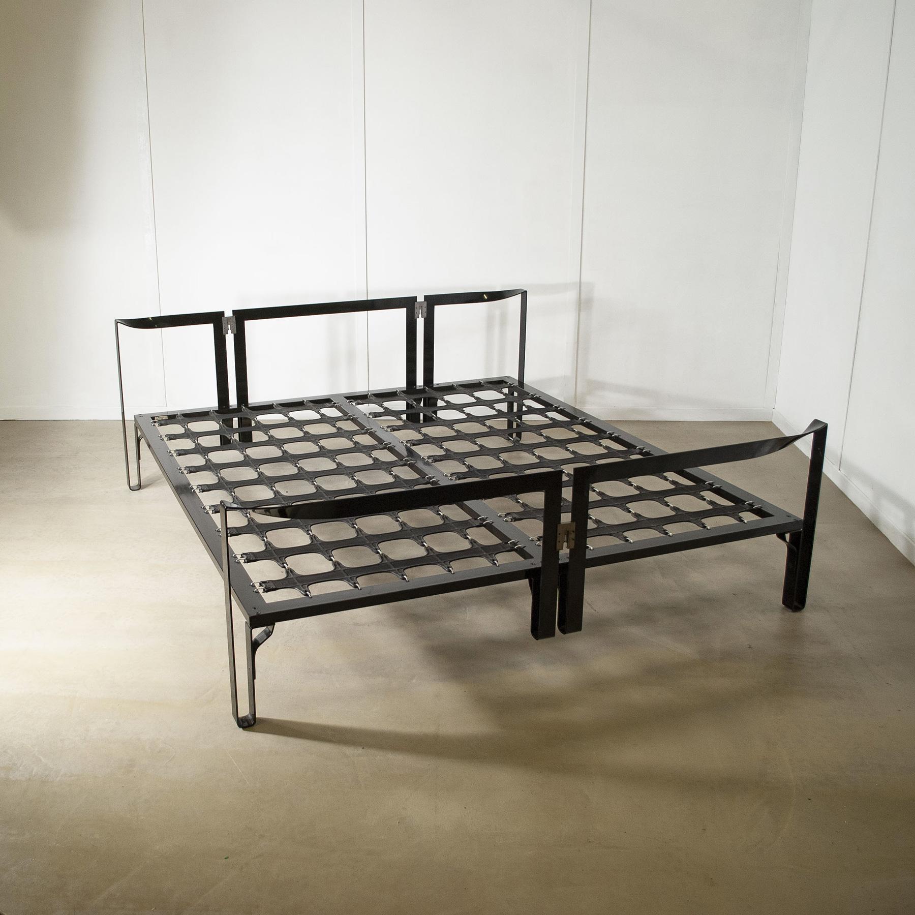 Curved black lacquered metal double bed with original slat system model Vanessa designer Tobia Scarpa for Gavina.
mattress measurements L 170 P 193 MAX 

Carlo Scarpa worked for much of his career alongside his wife Afra Bianchin (Montebelluna, 28
