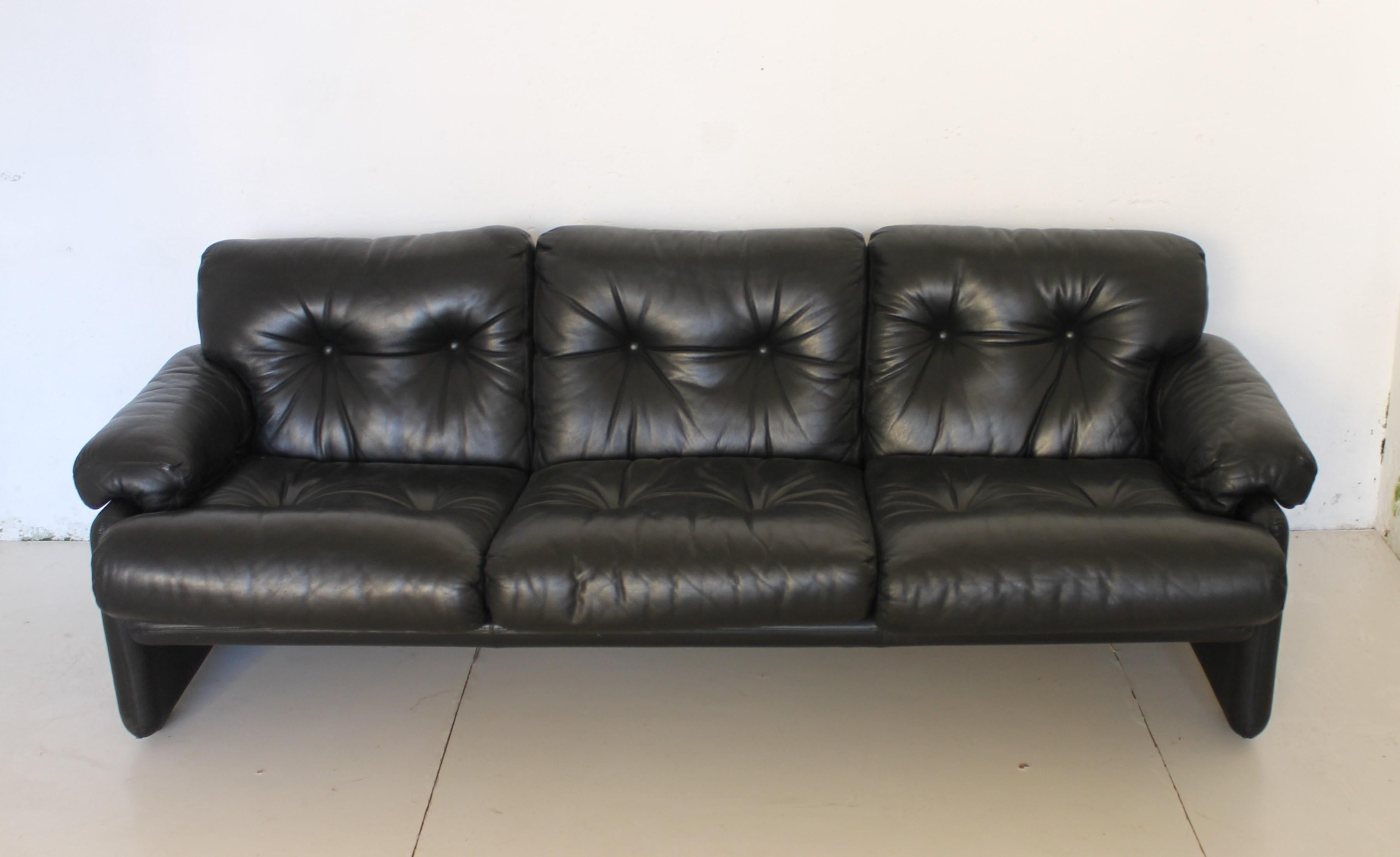 Coronado sofa designed by Tobia Scarpa for B&B Italia. The project is dated 1966. Black leather, great condition.
  