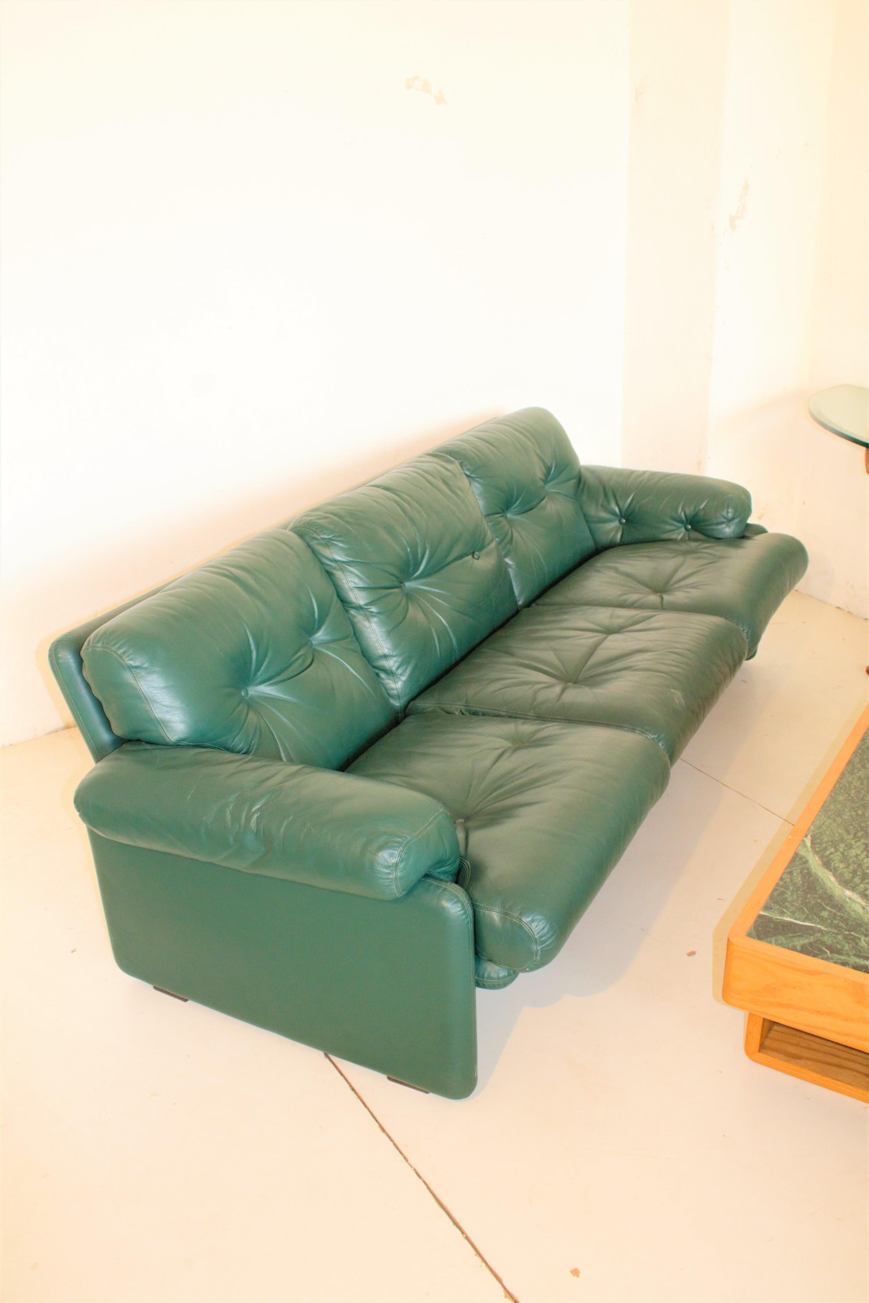 Very rare, inusual and trendy Coronado forest green leather sofa designed by Tobia Scarpa for B&B Italia. The project is dated 1966 but this sofa was made probably in the late 80's. 
 Very good condition.

Buttons will be fixed before shipping.
 