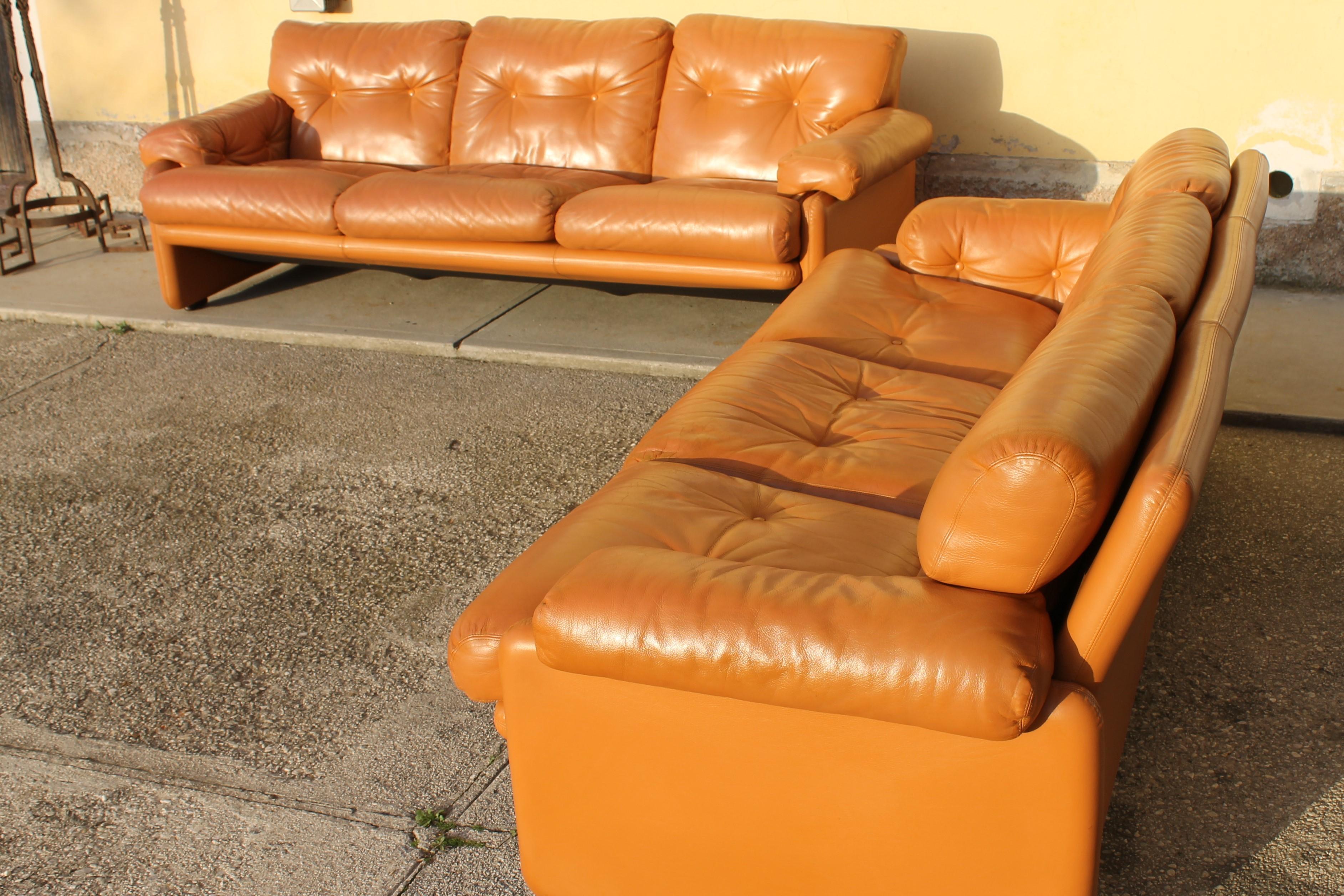 Coronado three-seats sofa designed by Tobia Scarpa for B&B Italia. The project is dated 1966. Light cognac leather, great condition.
  