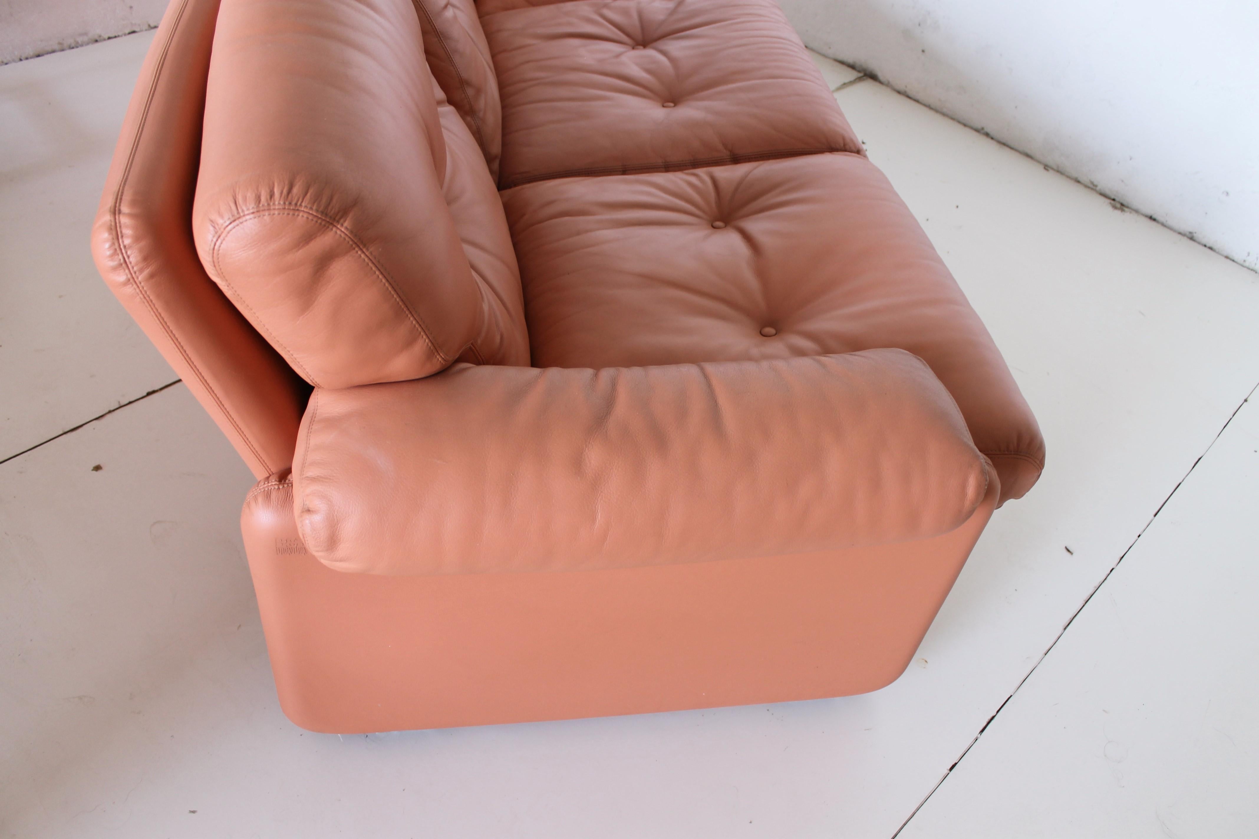 Tobia Scarpa „Coronado“ Dreisitzer-Sofa aus lachsrosa Leder für B&B im Zustand „Gut“ im Angebot in Sacile, PN