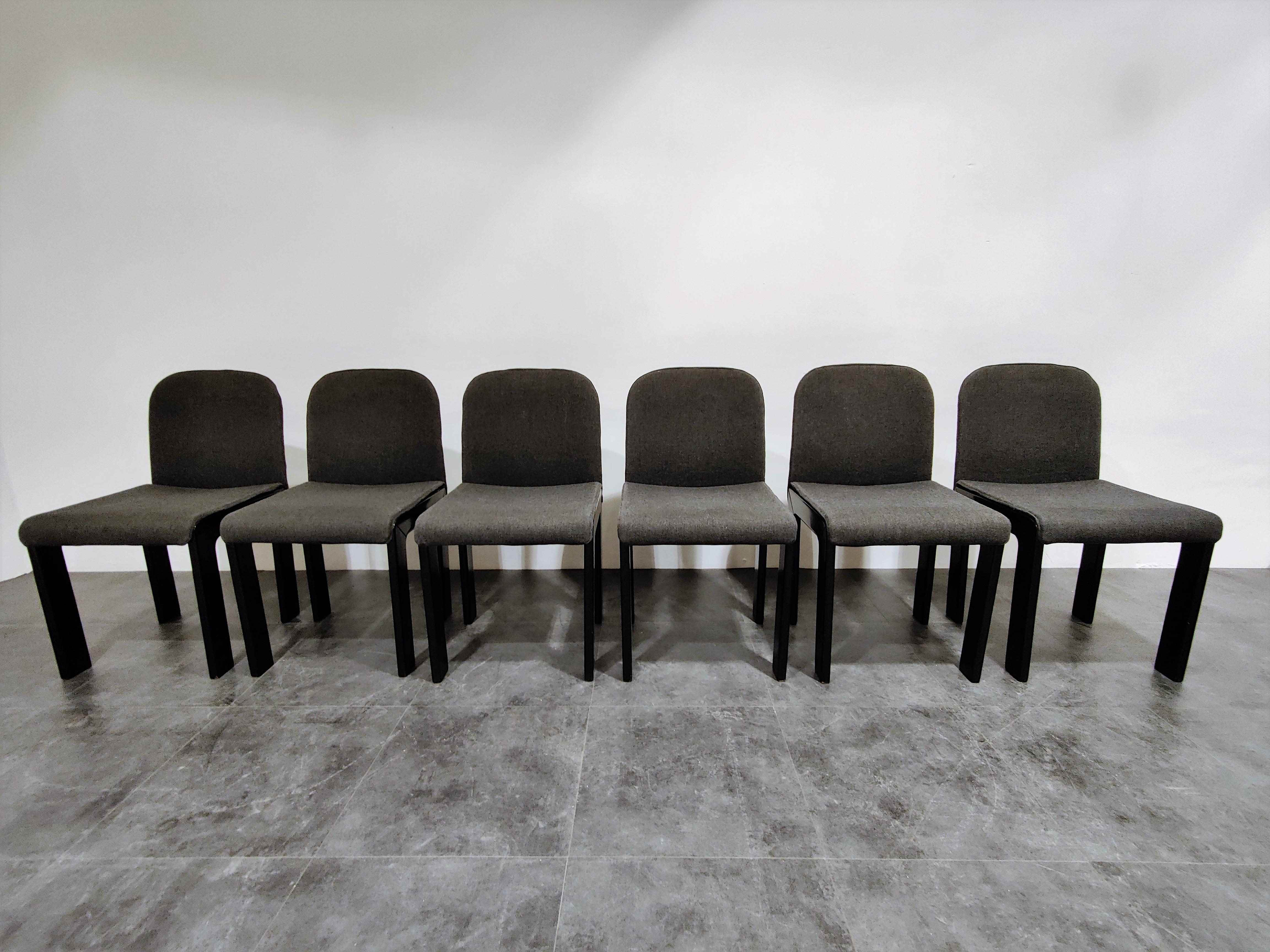 Set of 6 'model 121' chairs designed by Afra & Tobia Scarpa featuring a grey fabric and a black wooden frame.

These timeless and elegant chairs have a good look and fit in most interiors.

Good condition.

1970s, Italy

Dimensions:
Height