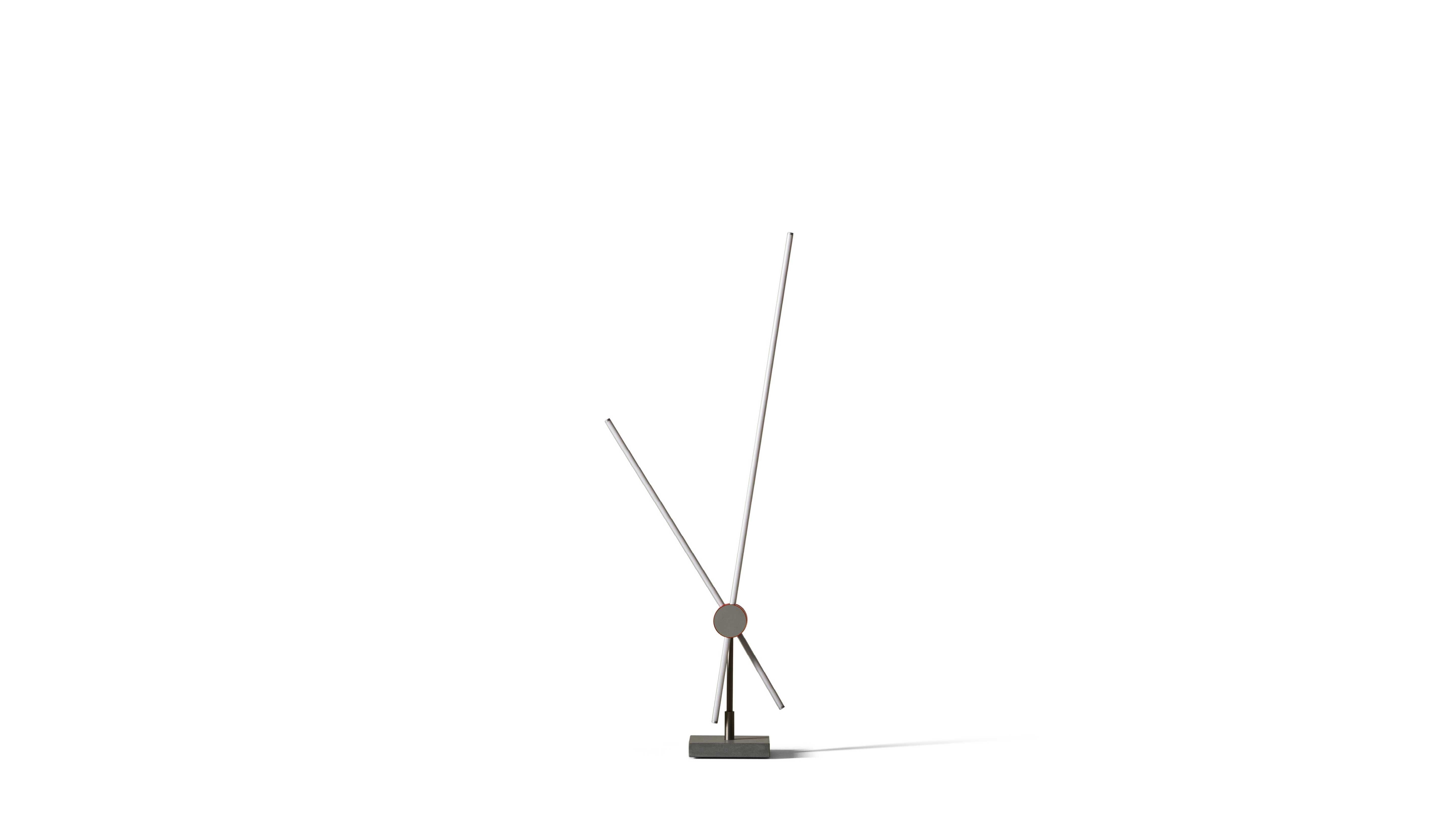 Tobia Scarpa Table Eitie Pour Cassina

Une lampe de table conçue par Tobia Scarpa, qui prend la forme d'une structure apparemment simple dotée d'une technologie sophistiquée et innovante.

La lampe est composée de deux lignes lumineuses qui peuvent