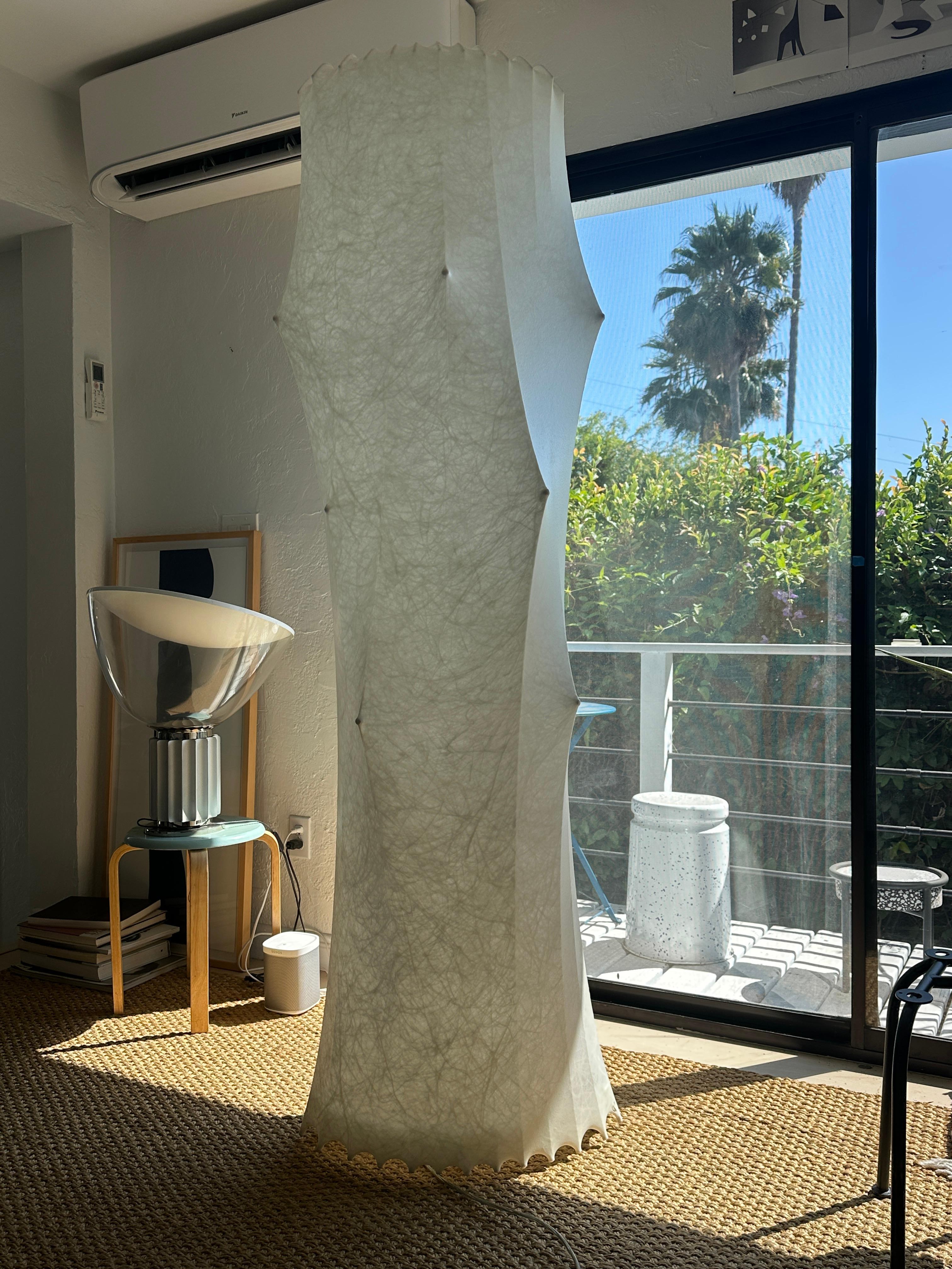 Organico moderno Lampada da terra Tobia Scarpa Fantasma di Flos Italia in vendita