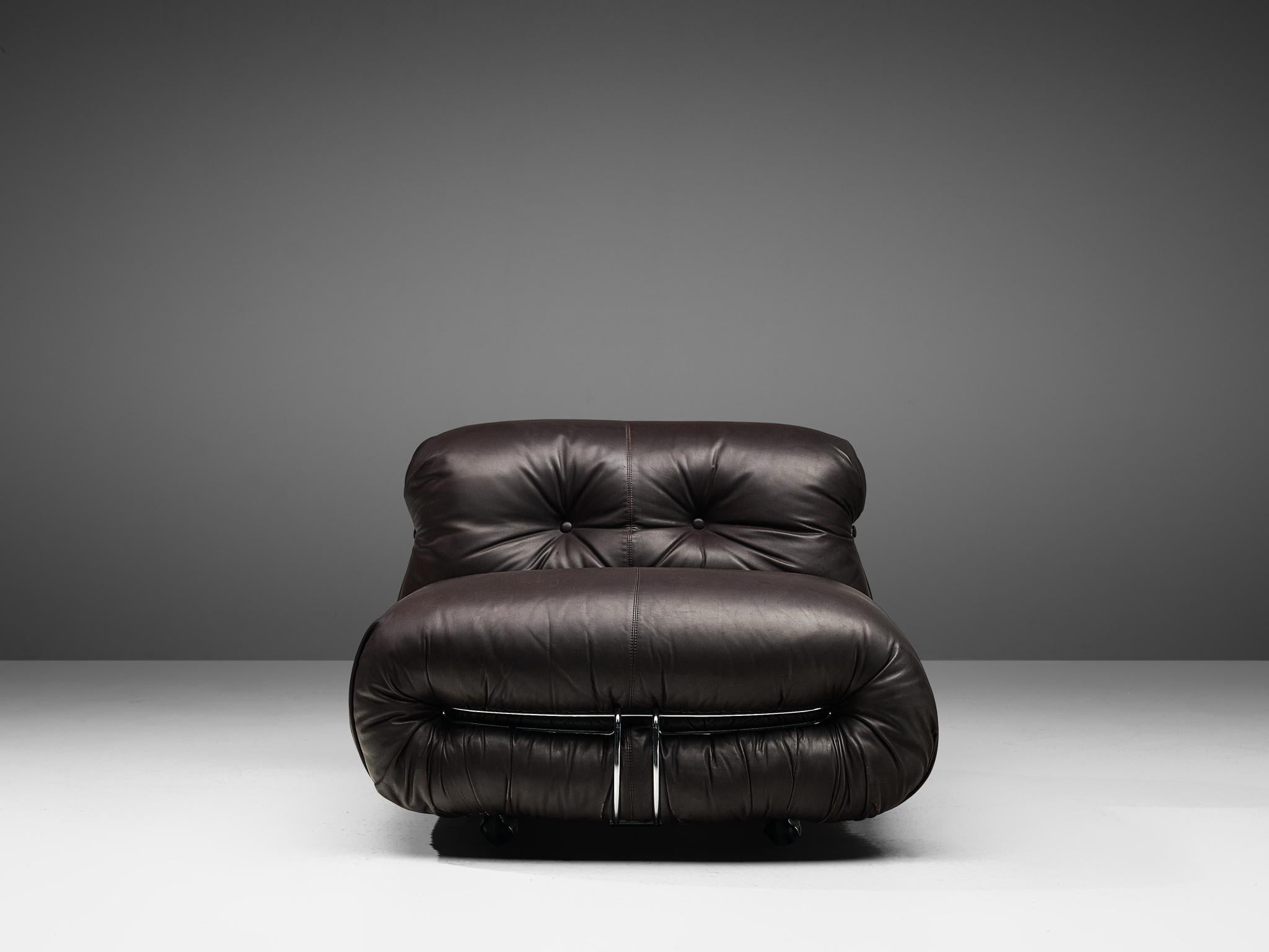 Tobia Scarpa for Cassina 'Soriana' Chaise Longue Chair in Dark Brown Leather In Good Condition In Waalwijk, NL