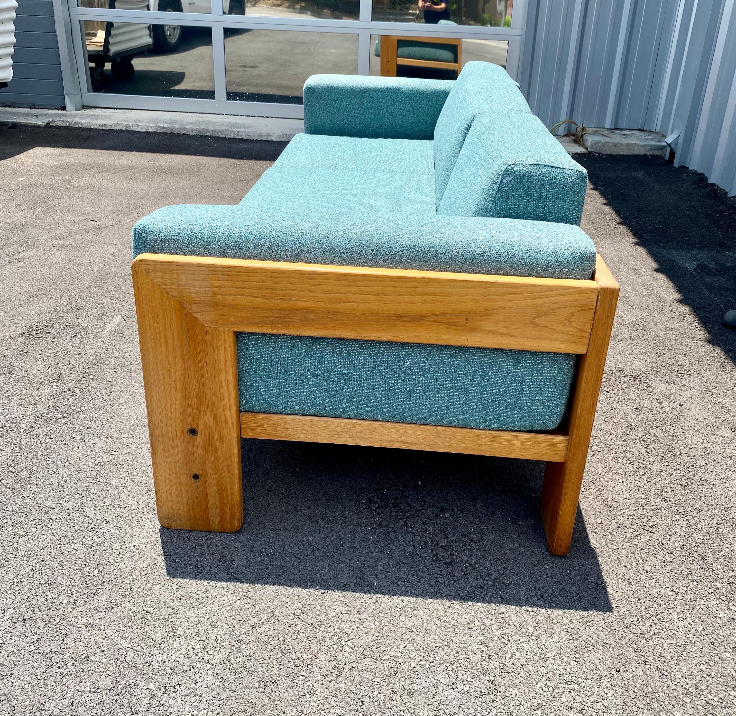 Mid-Century Modern 'Bastiano' sofa by Tobia Scarpa for Knoll. This vintage three-seater sofa features a sturdy oak frame and upholstered in a beautiful turquoise fabric, Italy, 1960s. Sofa is in great overall condition. 

When Tobia Scarpa