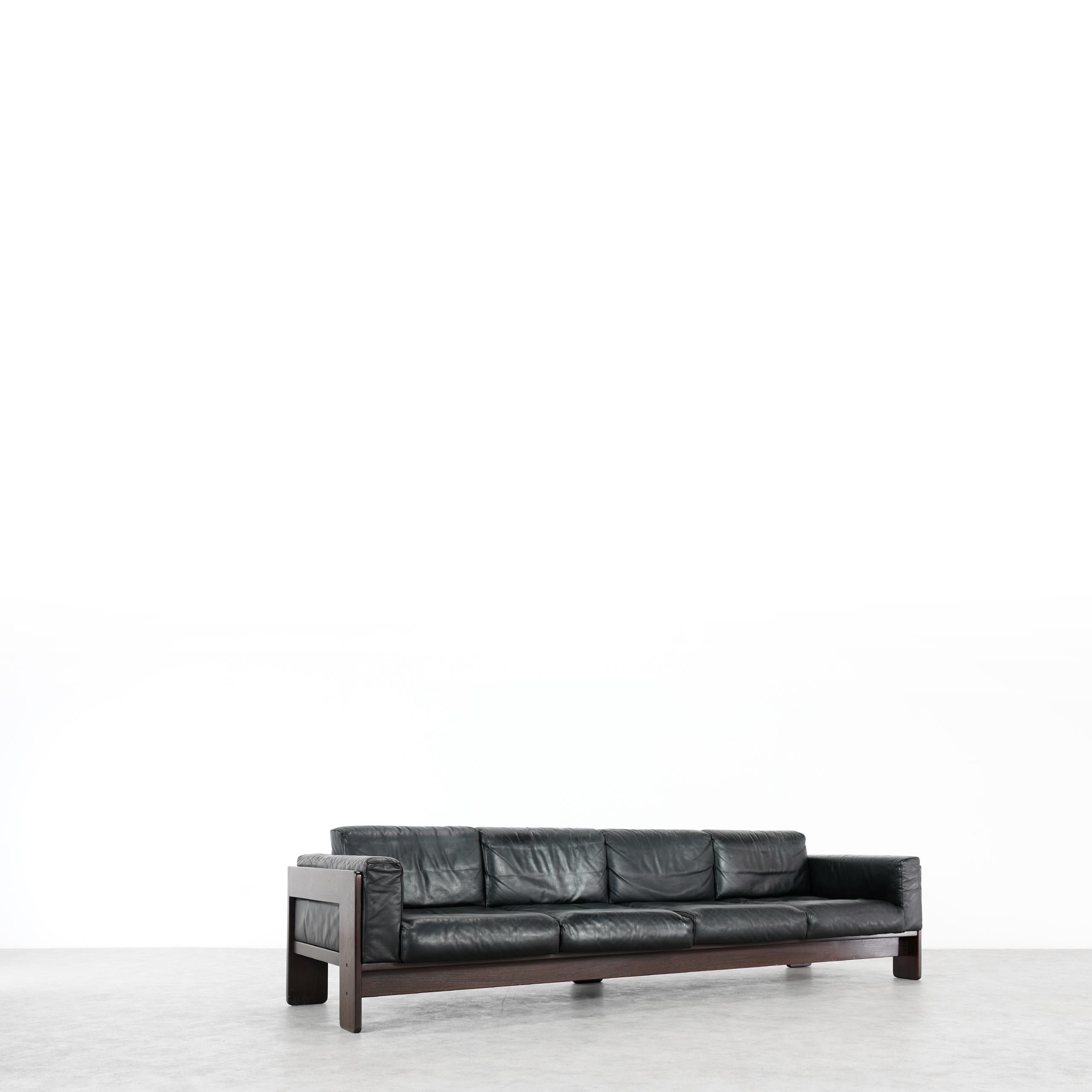 Italian Tobia Scarpa for Knoll International, Extralarge Bastiano Sofa in Leather 4-Seat