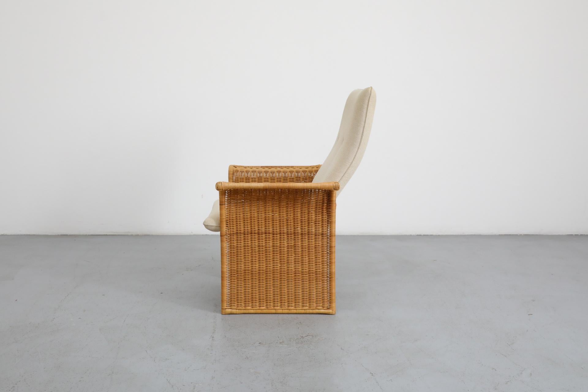 Mid-Century Modern Chaise longue en rotin inspirée de Tobia Scarpa avec revêtement crème en vente