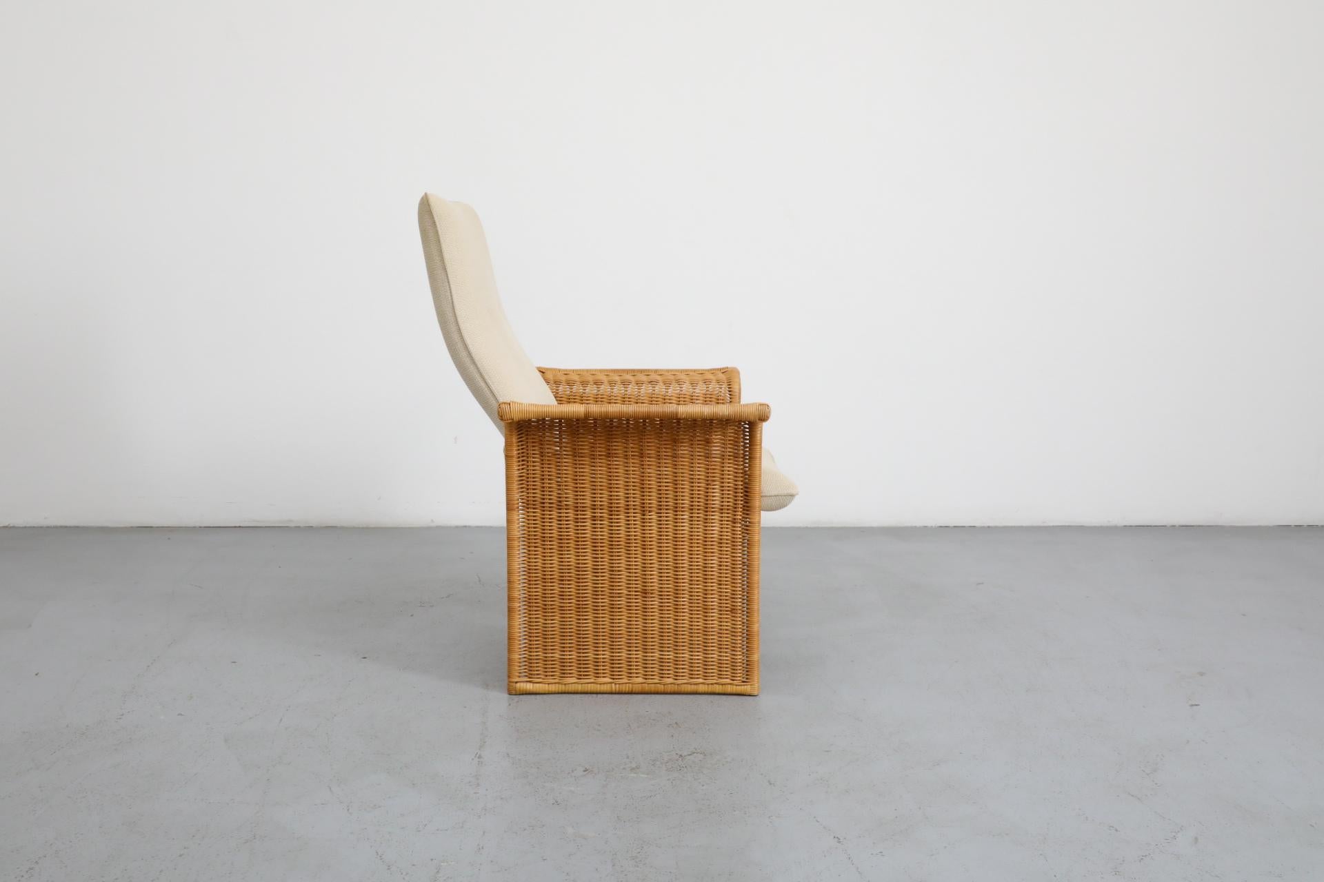 Tissu d'ameublement Chaise longue en rotin inspirée de Tobia Scarpa avec revêtement crème en vente