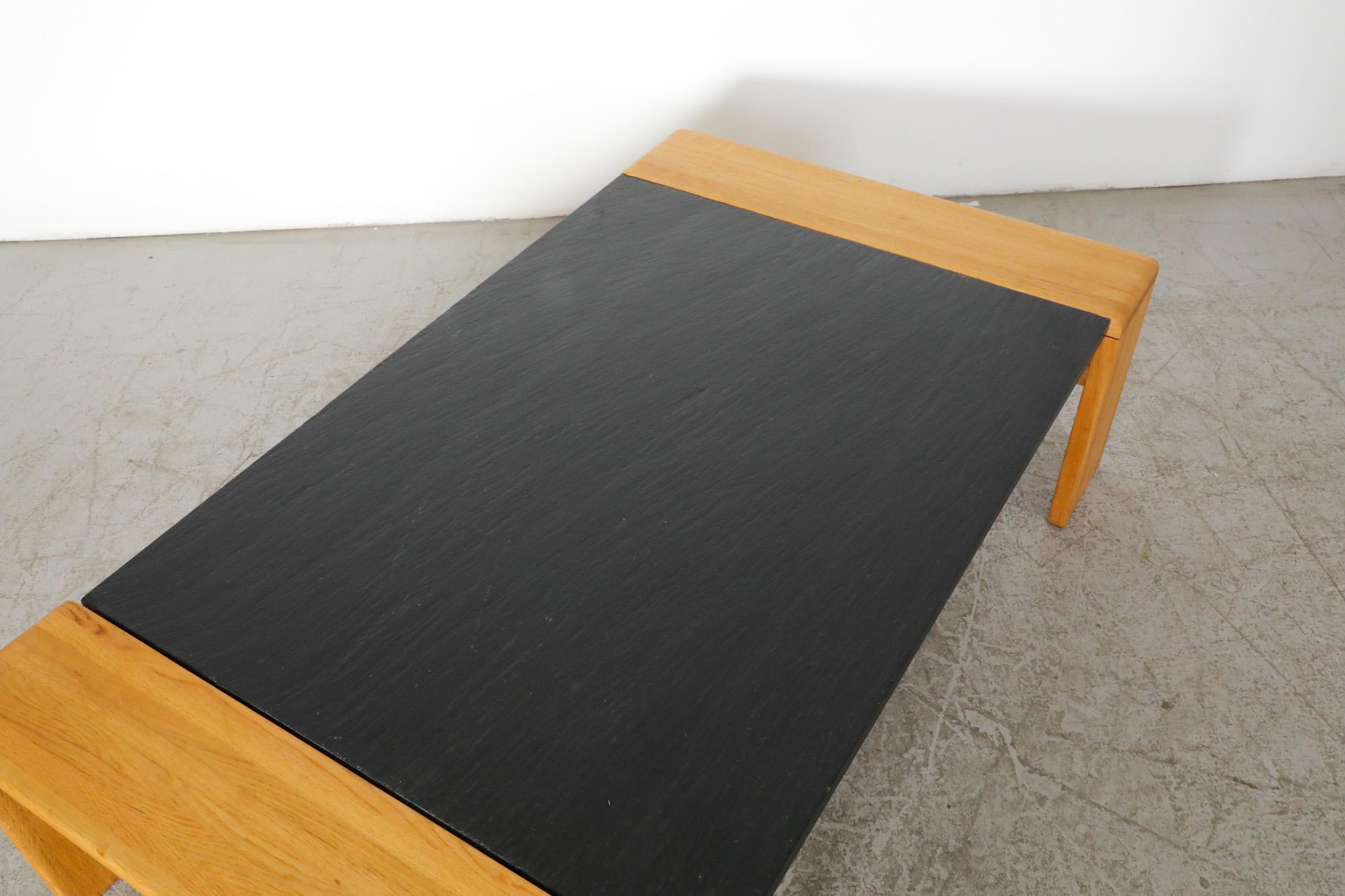 Table basse et table d'appoint inspirée de Tobia Scarpa en teck et pierre par Leolux 3