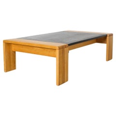 Tavolino in teak e pietra ispirato a Tobia Scarpa di Leolux