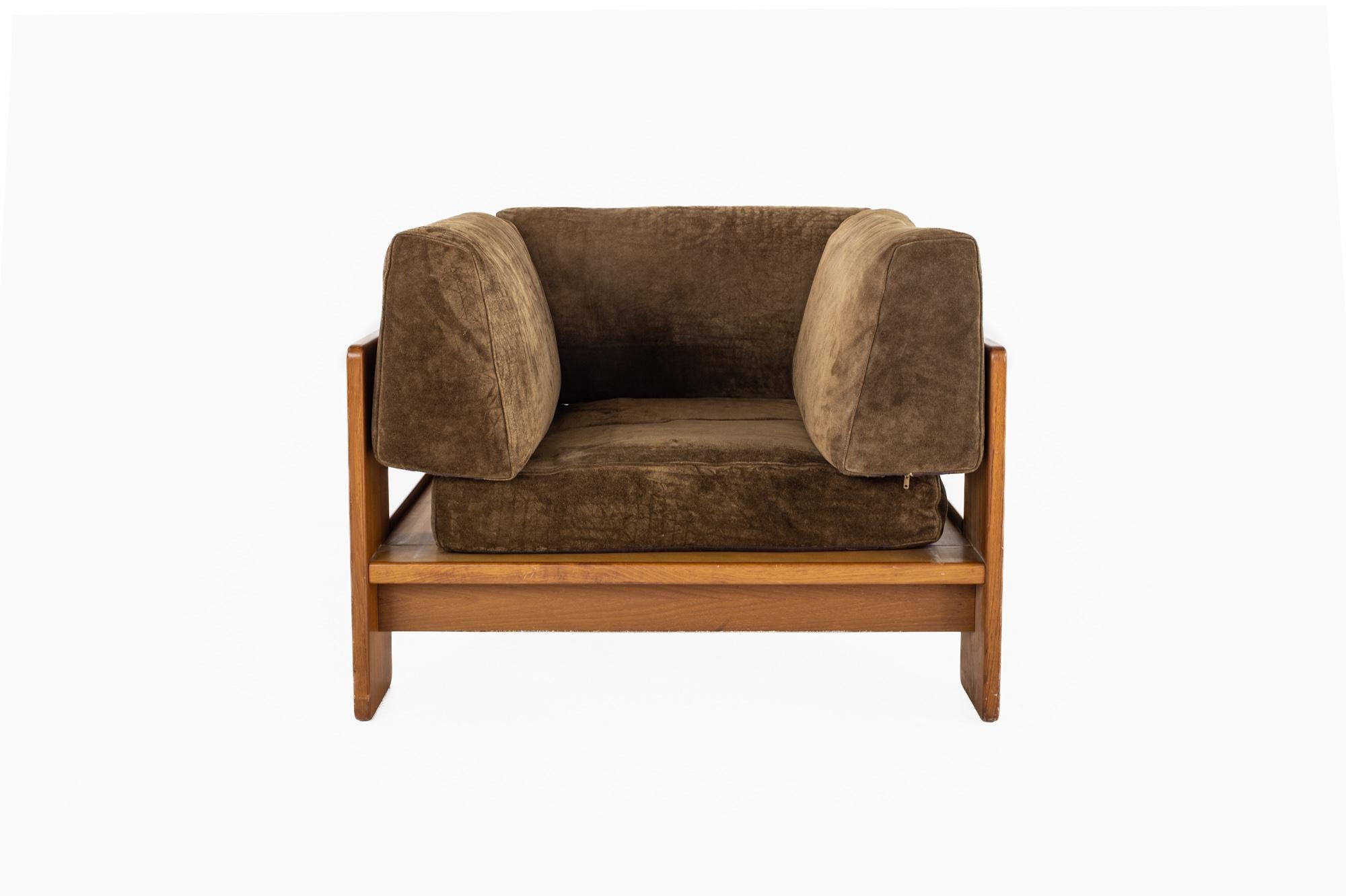 Tobia Scarpa Mid Century Lounge Chair

The chair measures: 35 wide x 22 deep x 29 high, with a seat height of 16 inches

All pieces of furniture can be had in what we call restored vintage condition. That means the piece is restored upon