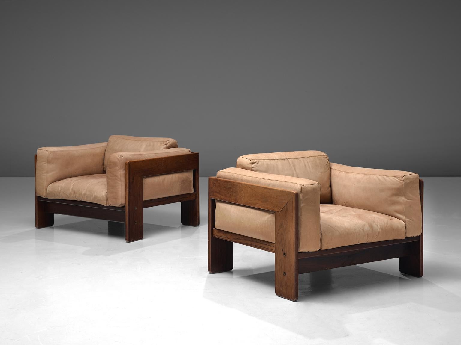Tobia Scarpa for Knoll, pair of 'Bastiano' club chairs, leather and rosewood, Italy, design 1960.
Beautiful pair of Bastiano club chairs made with a rosewood frame and taupe or natural colored leather cushions. Tobia Scarpa designed the Bastiano