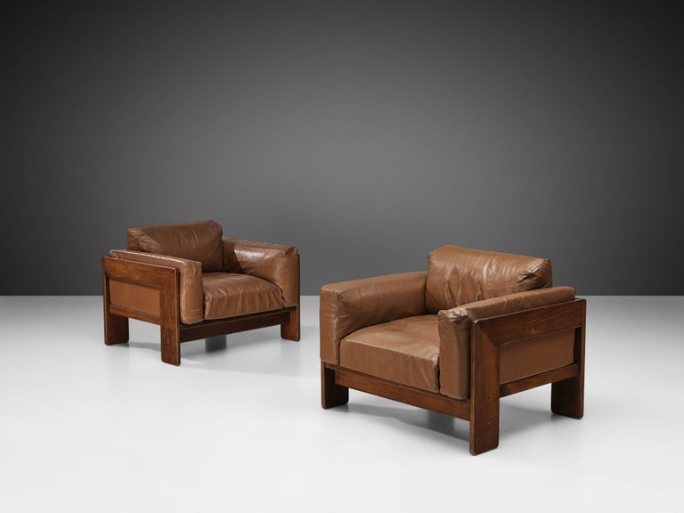 Tobia Scarpa for Knoll, pair of 'Bastiano' club chairs, leather and walnut, Italy, design 1960

Beautiful pair of Bastiano club chairs made with a walnut frame and brown leather upholstery. Tobia Scarpa designed the 'Bastiano' series for the