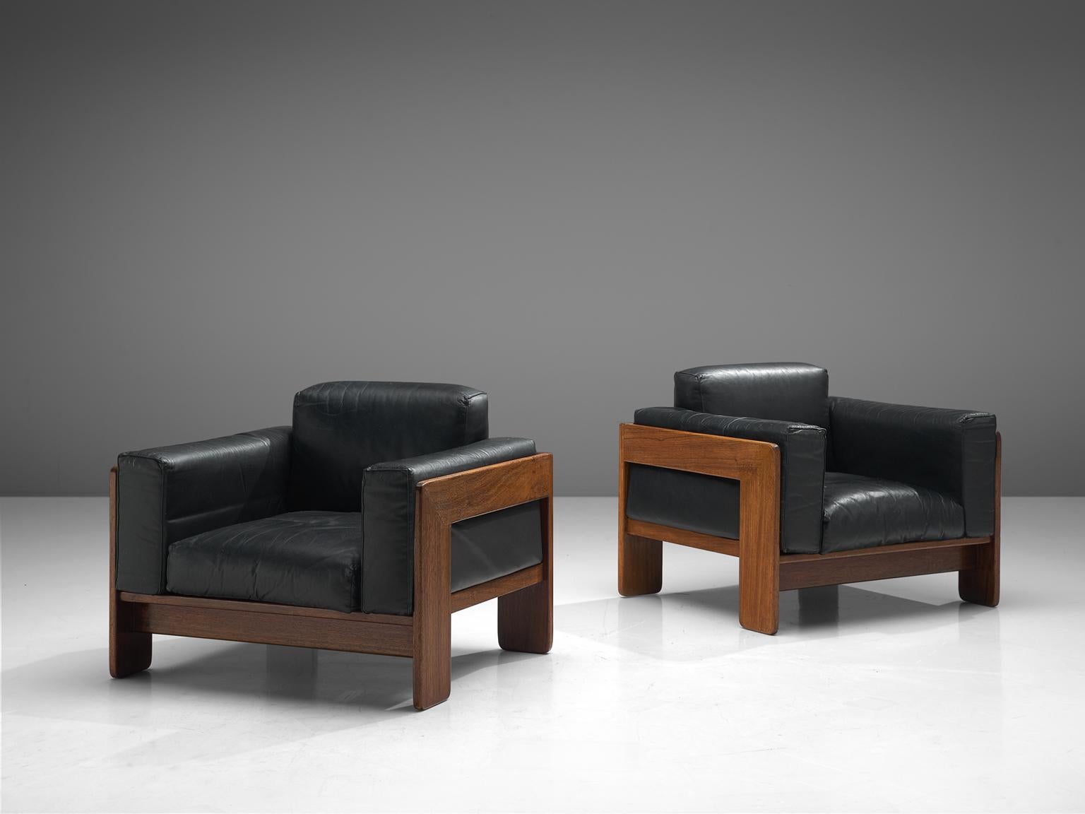 Tobia Scarpa for Knoll, set of 'Bastiano' lounge chairs, leather and walnut, Italy, design 1960, manufactured in the 1970s.

Beautiful Bastiano lounge chairs made with a walnut frame and black leather cushions. Tobia Scarpa designed the Bastiano