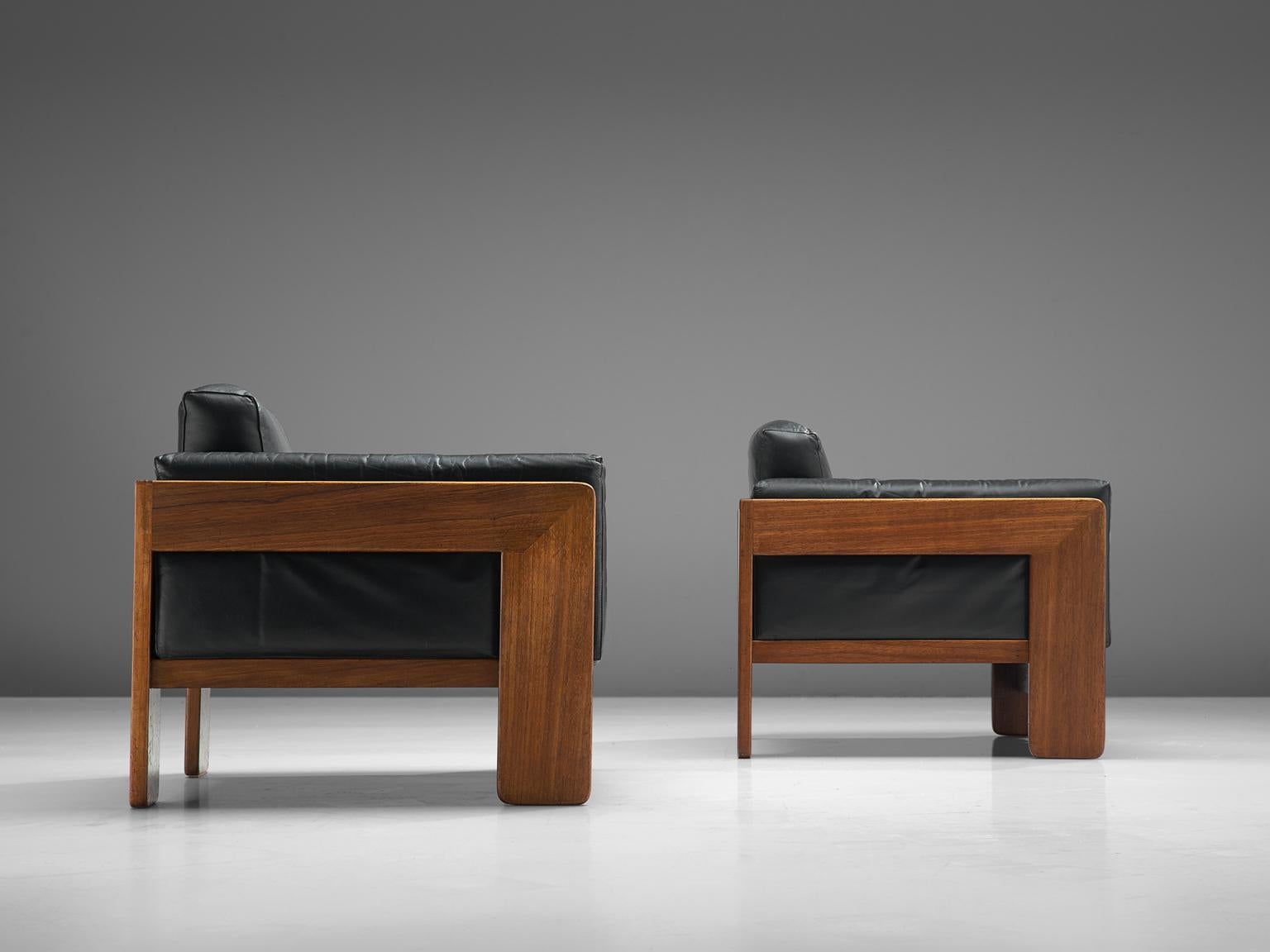Tobia Scarpa Pair of 'Bastiano' Club Chairs in Walnut and Black Leather In Good Condition In Waalwijk, NL