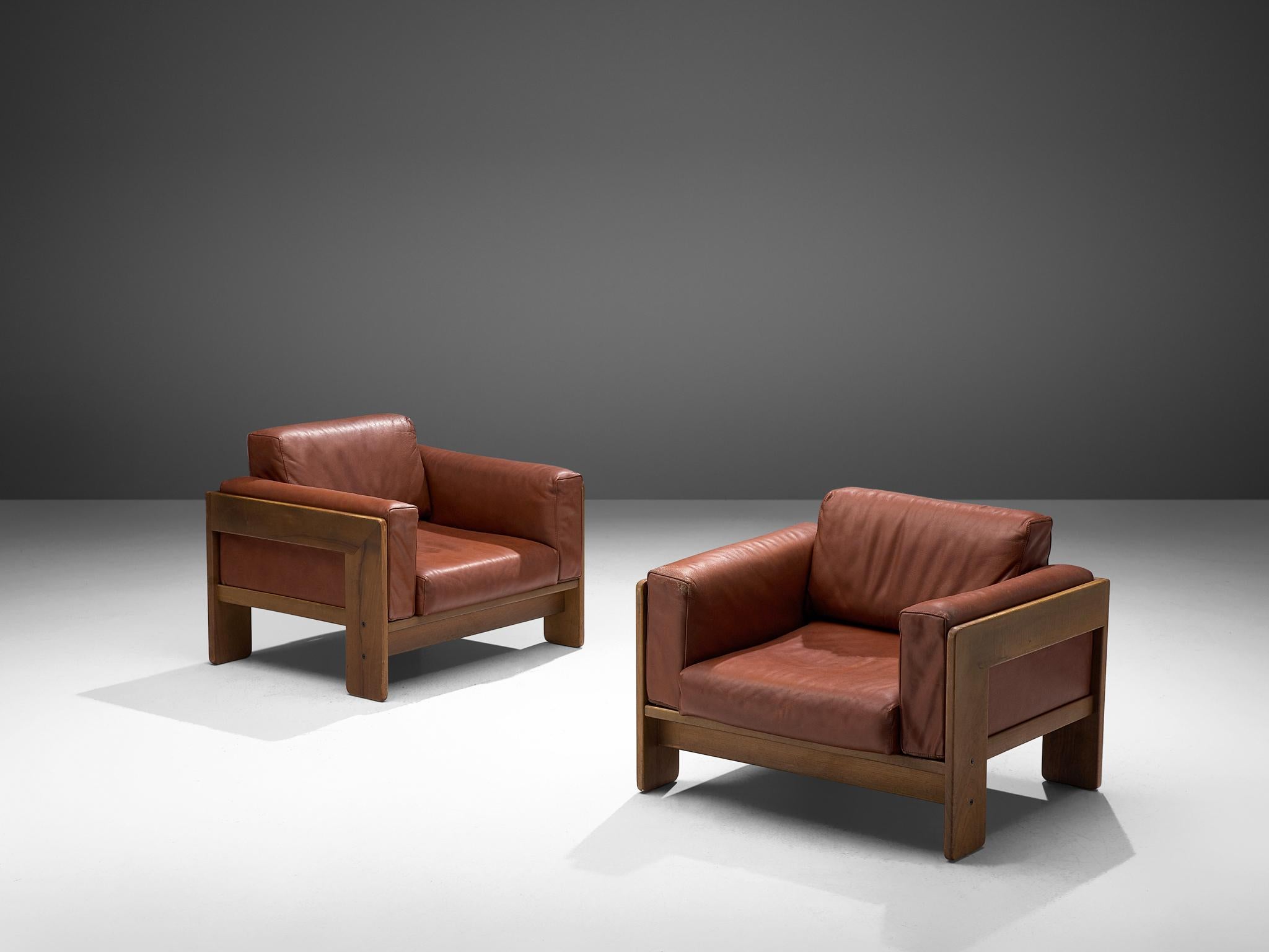 Tobia Scarpa for Knoll, pair of 'Bastiano' club chairs, leather and walnut, Italy, design 1960, manufactured in 1970s.

Beautiful pair of Bastiano club chairs made with a walnut frame and brown leather cushions. Tobia Scarpa designed the Bastiano