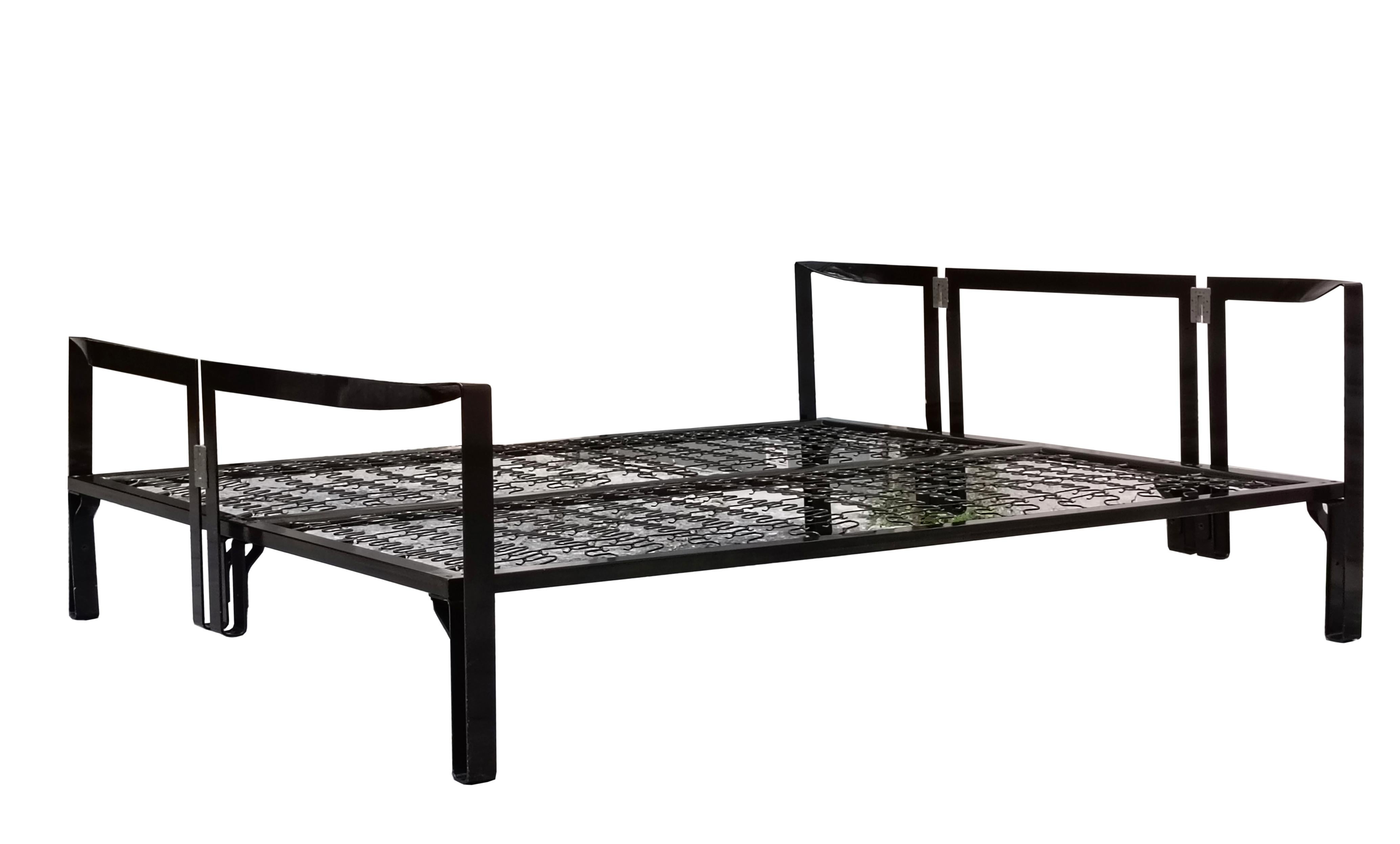 Double bed mod.Vanessa in curved lacquered metal of the  designer Tobia Scarpa for Gavina. 
Tobia Scarpa worked for much of his career alongside his wife Afra Bianchin (Montebelluna, March 28, 1937 - Trevignano, July 30, 2011). Their works can be