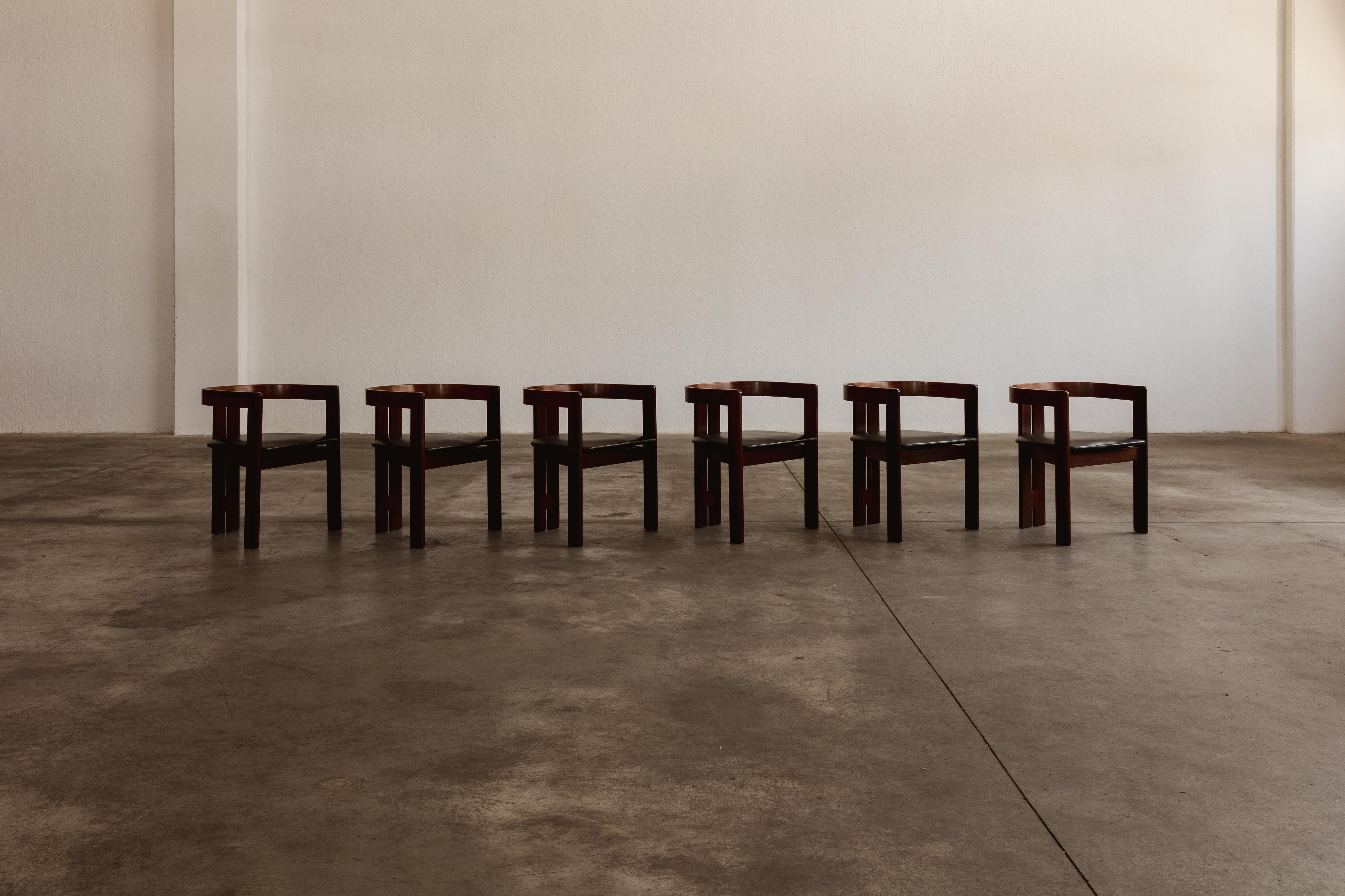 Tobia Scarpa “Pigreco” dining chairs for Gavina, black leather and walnut, Italy, 1960, set of six.

Created for the furniture design course of Franco Albini, the “Pigreco” chair has an iconic and elegant design. It features a curved walnut back and
