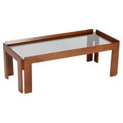 Rechteckiger Couchtisch aus Nussbaumholz mit Rauchglas von Tobia Scarpa, Italien 1960er Jahre