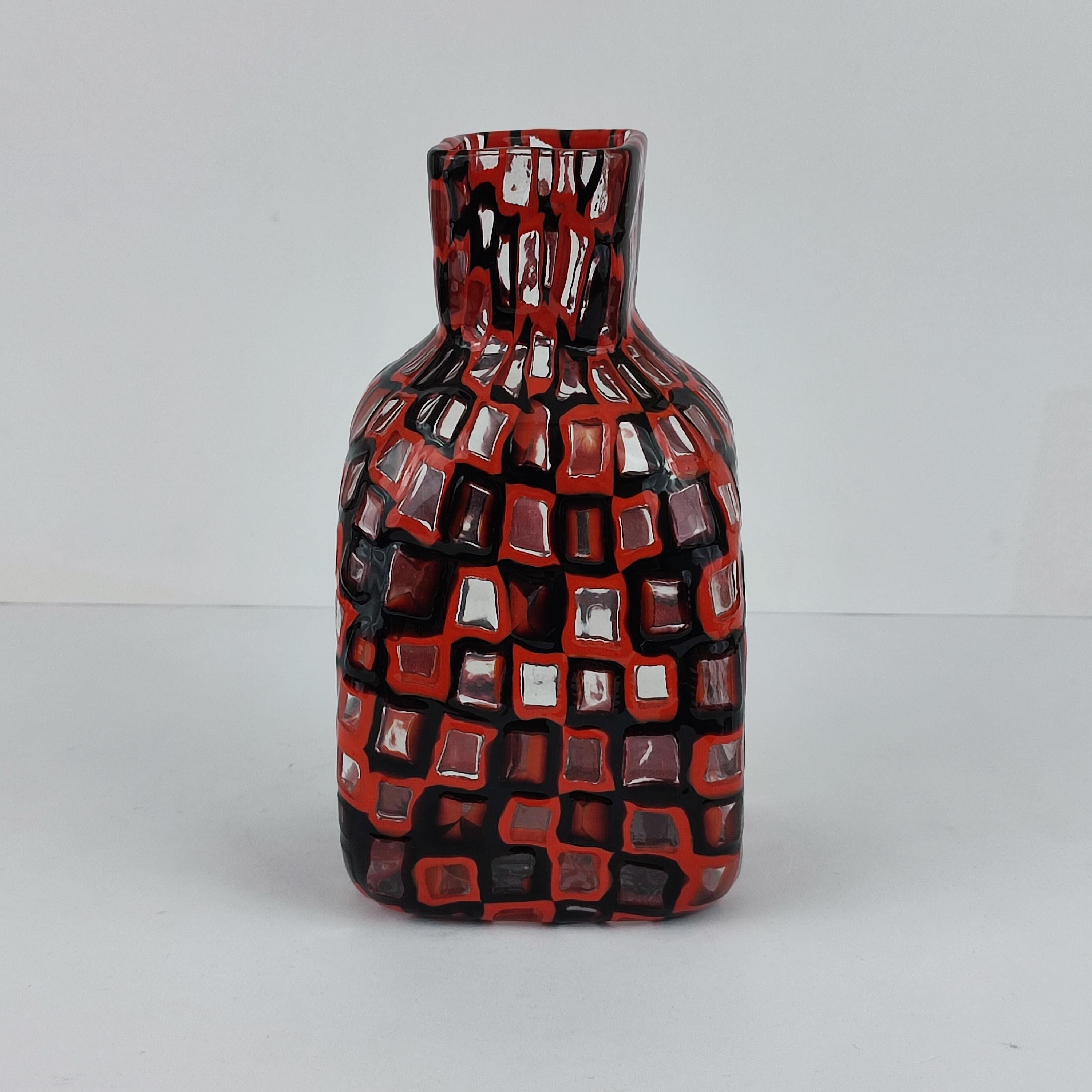 Tobia Scarpa Flasche aus rotem und schwarzem Kristall 
