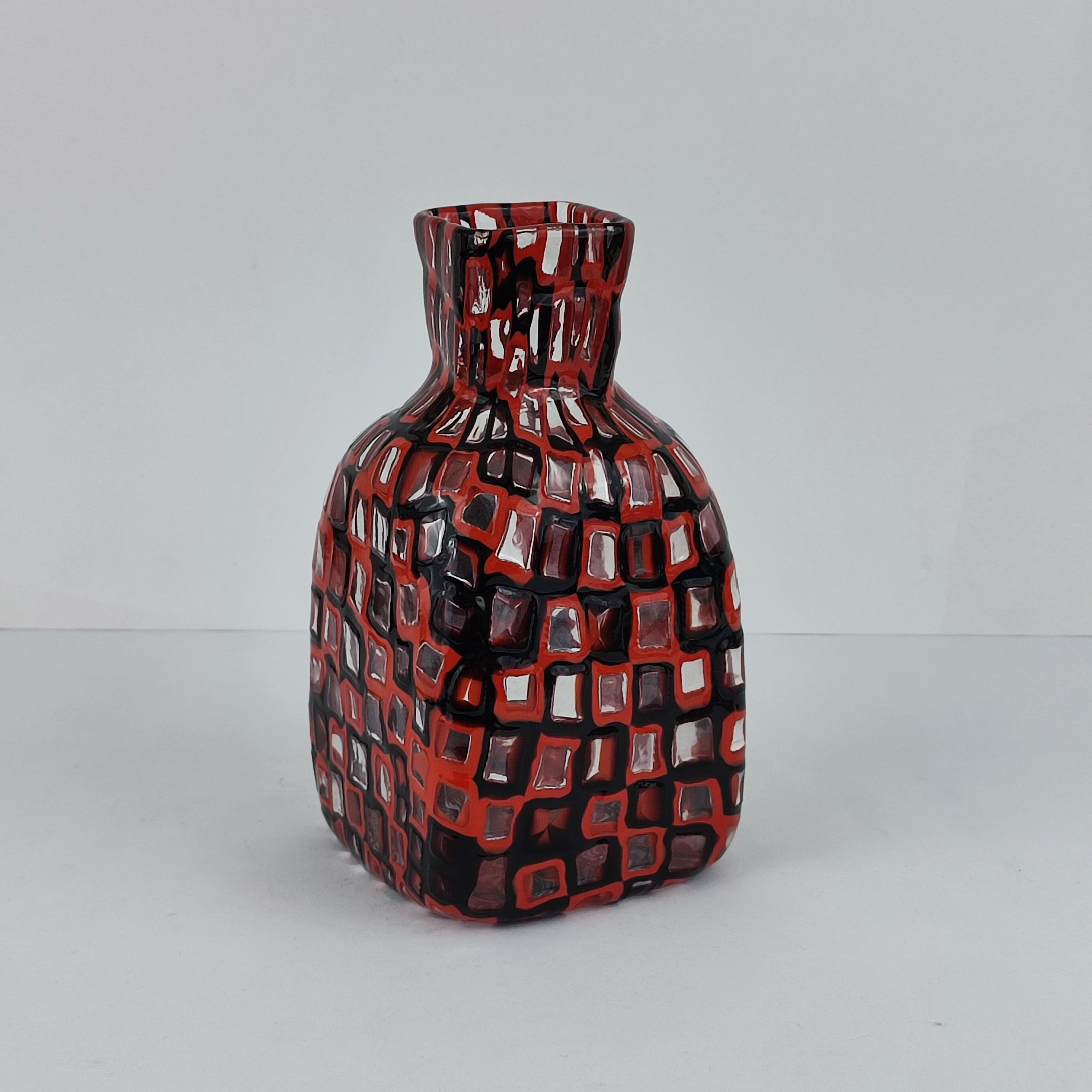 Tobia Scarpa Flasche aus rotem und schwarzem Kristall 
