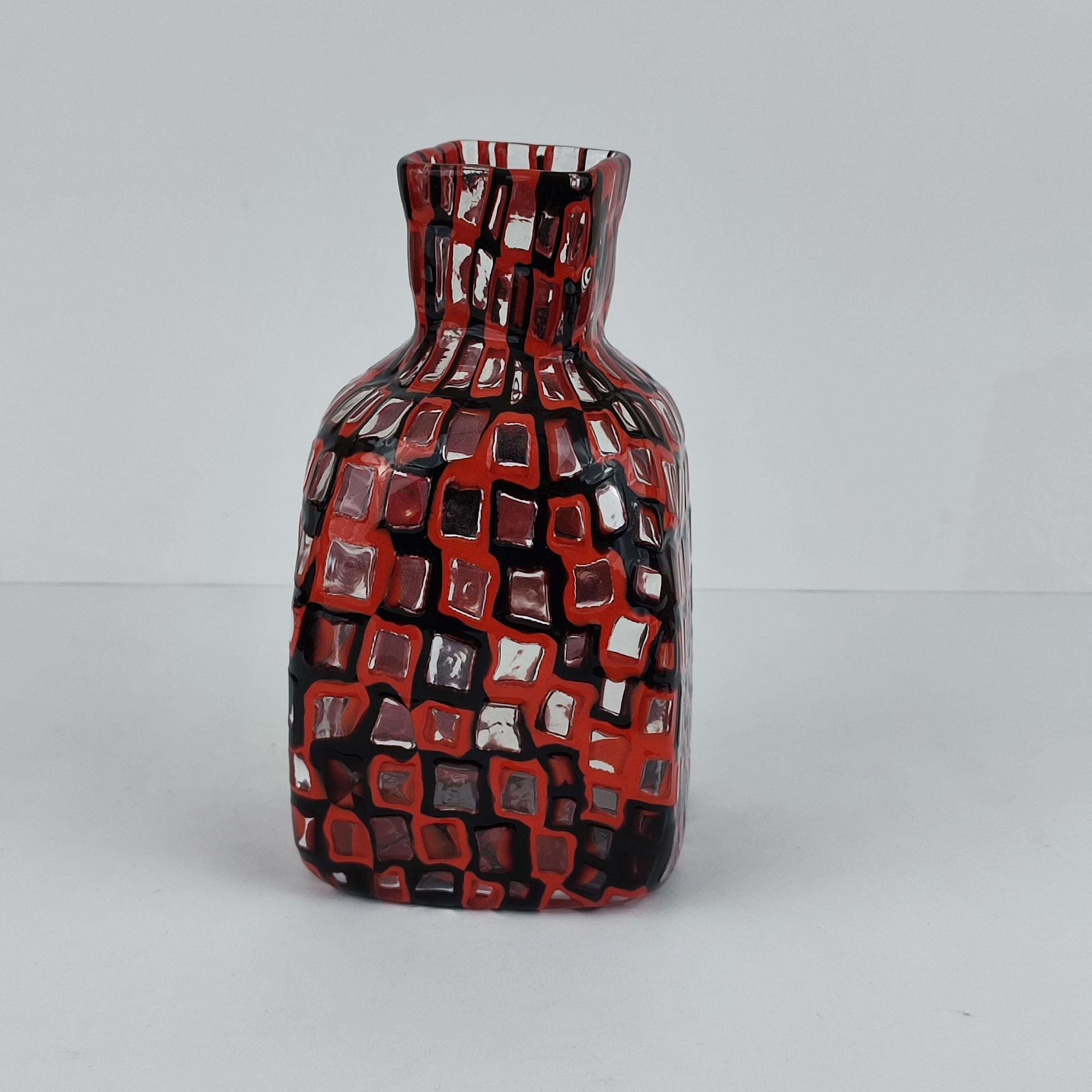 Tobia Scarpa Flasche aus rotem und schwarzem Kristall 