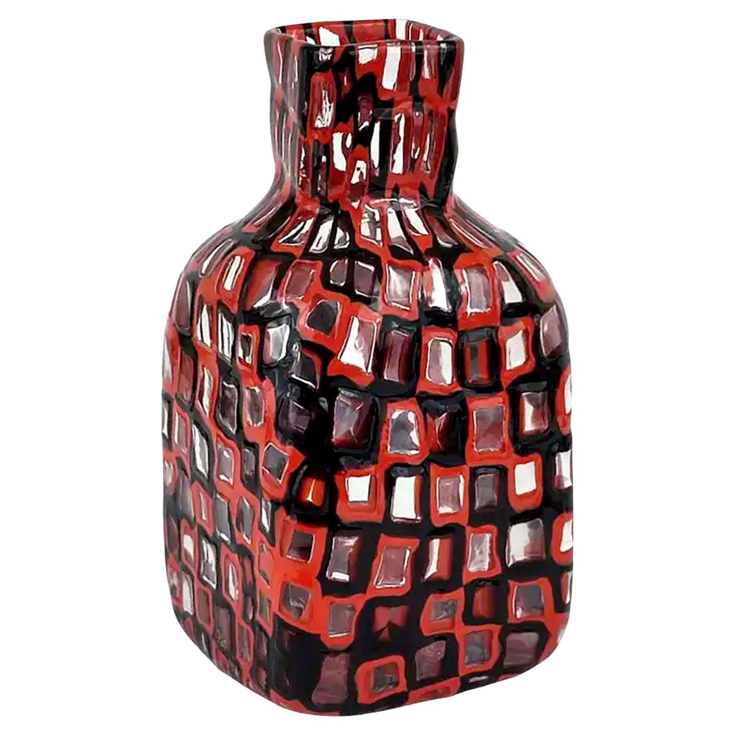 Botella "Occhi" de cristal rojo y negro Tobia Scarpa, 1960, Venini & C