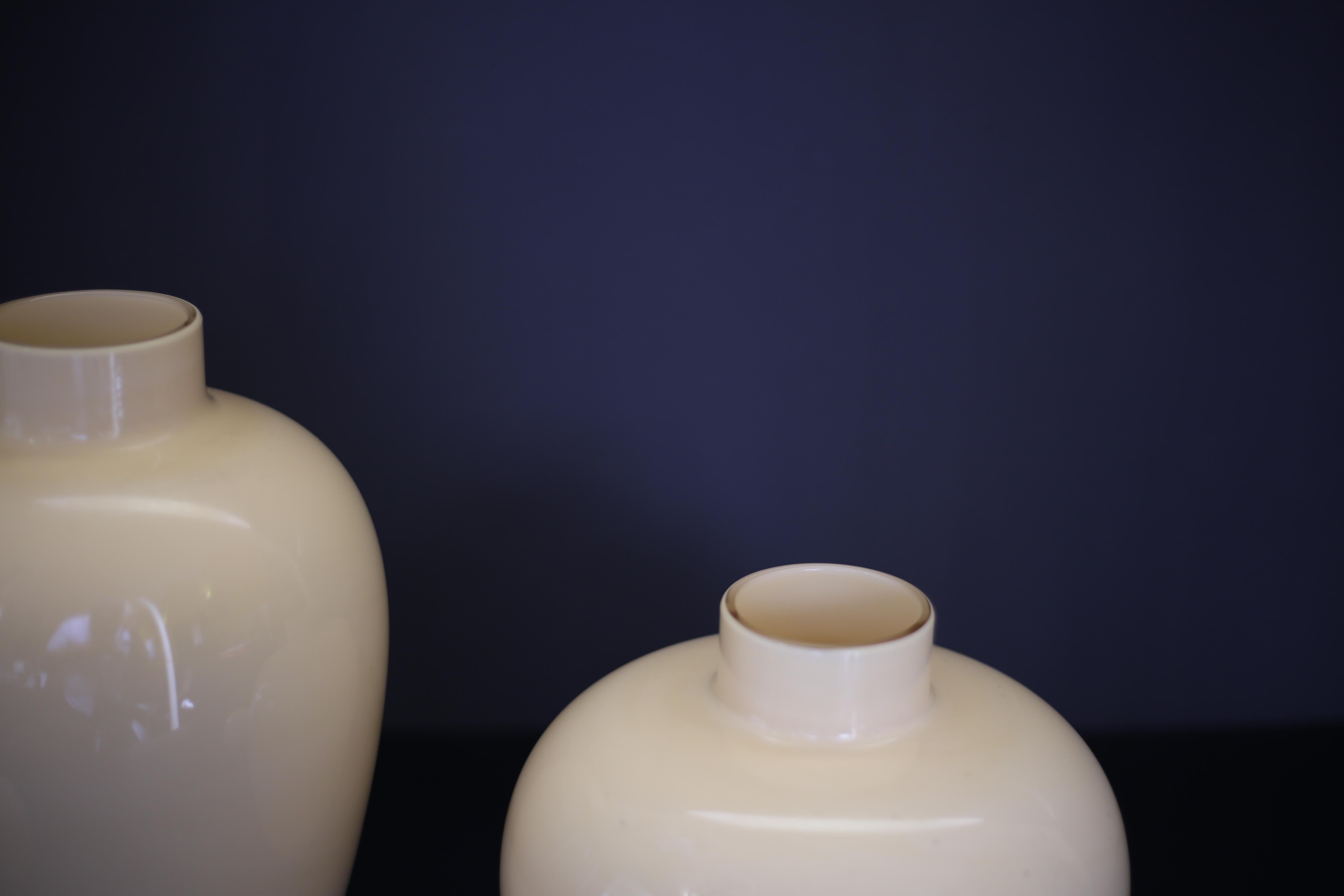 Mid-Century Modern Tobia Scarpa set of cream-colored vases, Venini 
