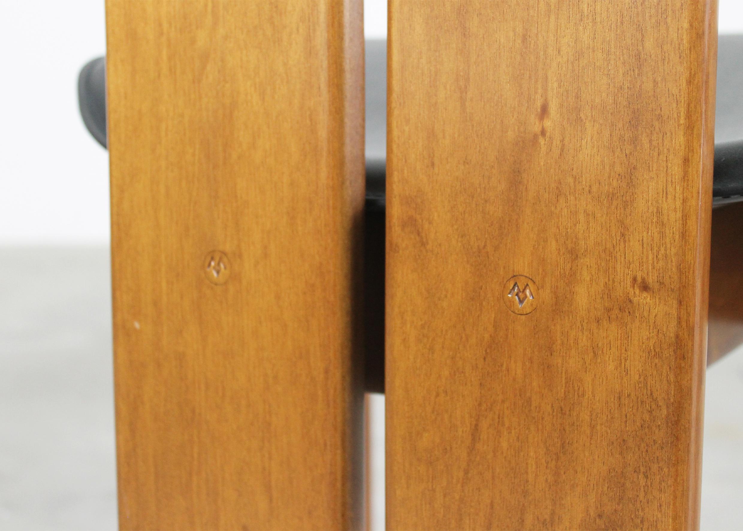 Tobia Scarpa Ensemble de huit chaises africaines en noyer et cuir par Maxalto 70s en vente 4