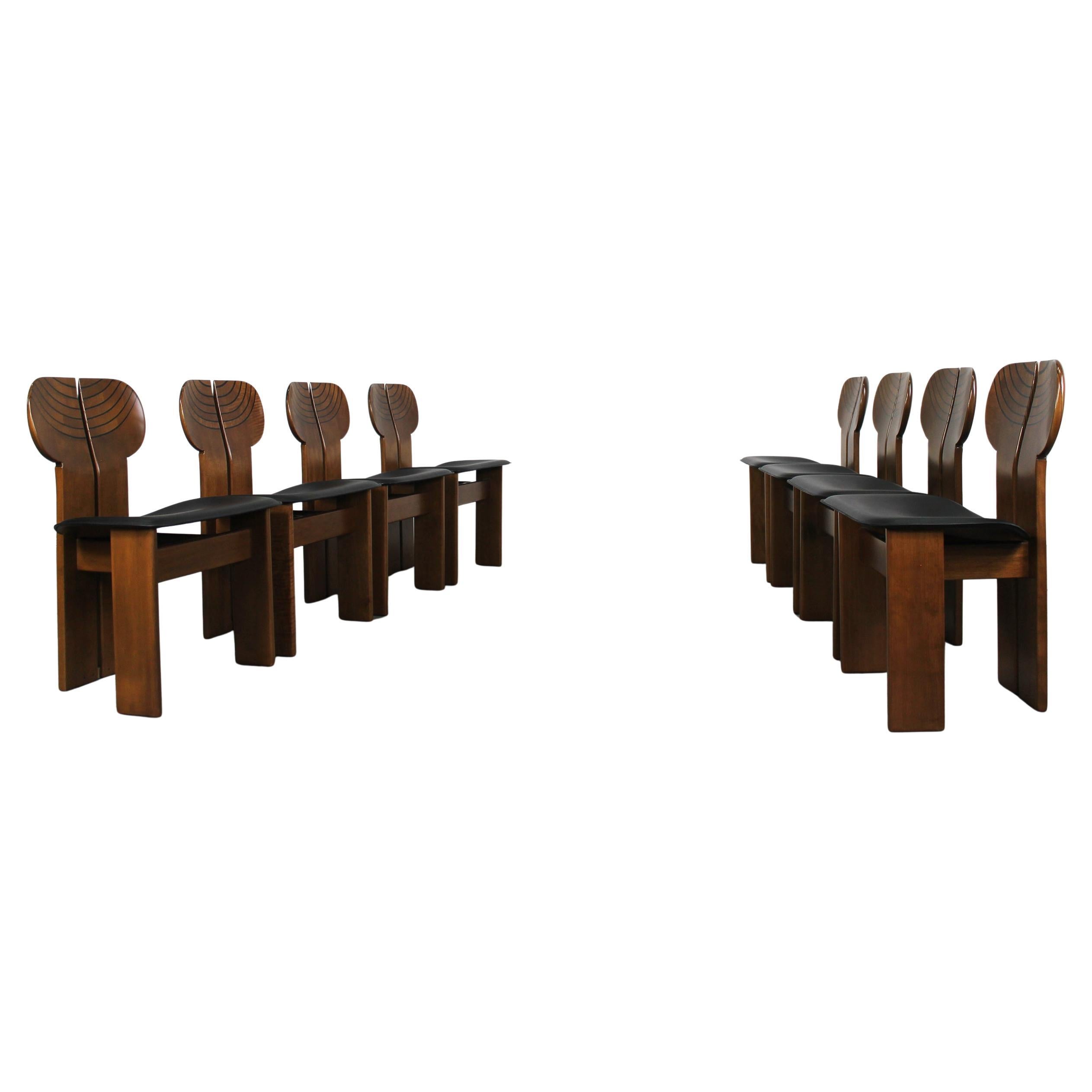 Tobia Scarpa Ensemble de huit chaises africaines en noyer et cuir par Maxalto 70s en vente