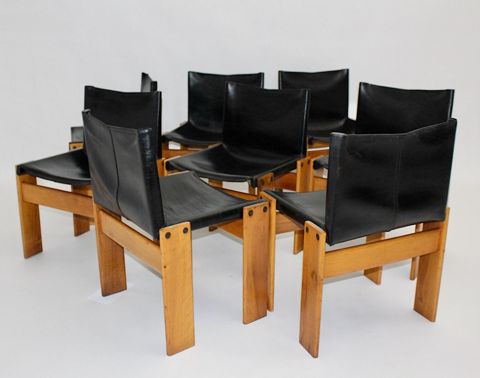 Tobia Scarpa 8 walnut and black leather dining chairs, model Monk, for Molteni, Italy, 1970s.
An iconic set of dining chairs made out of walnut frame in honey brown color tone and black stitched saddle leather seat shell.
The dining chairs are in
